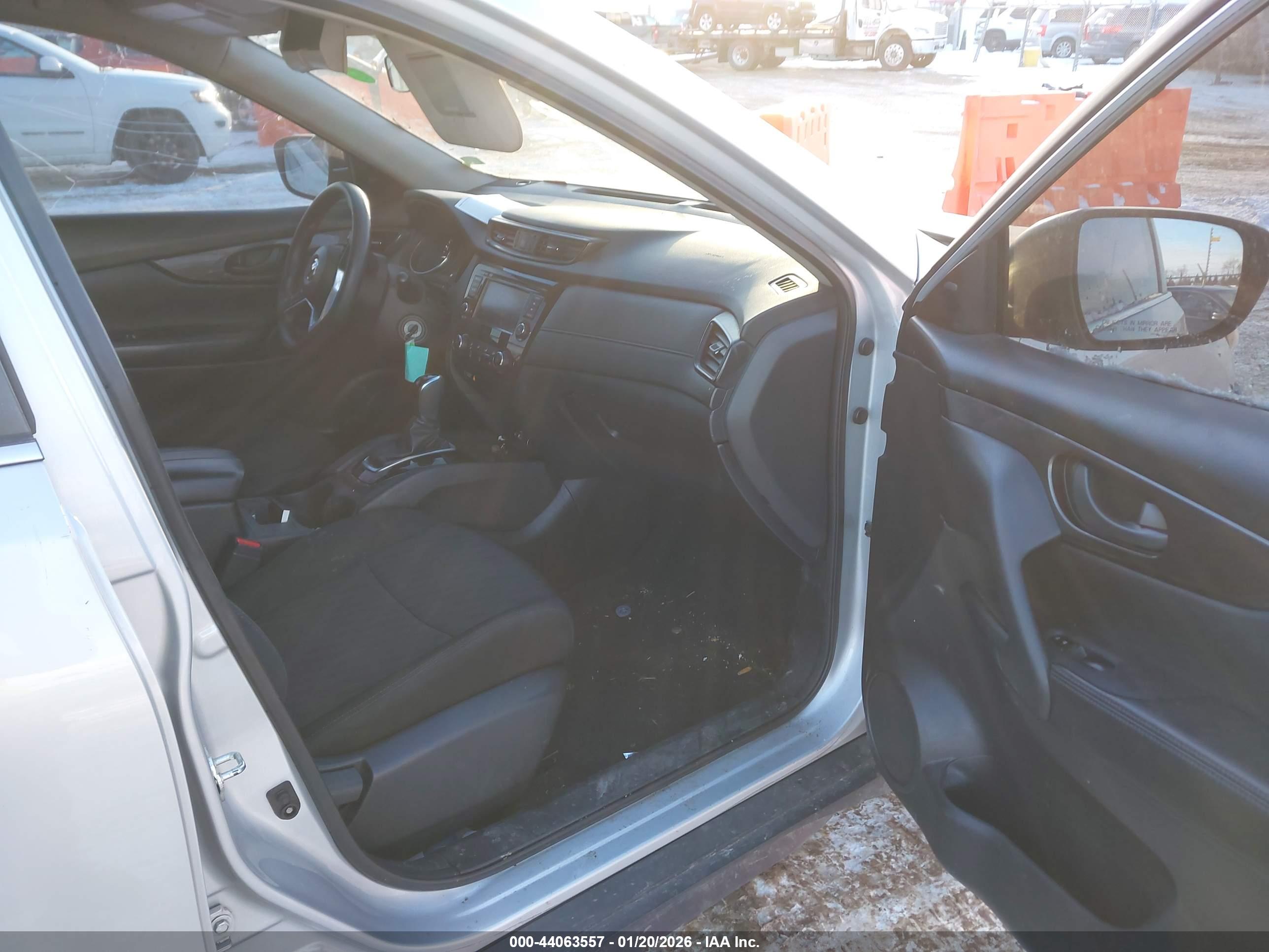NISSAN ROGUE image 5