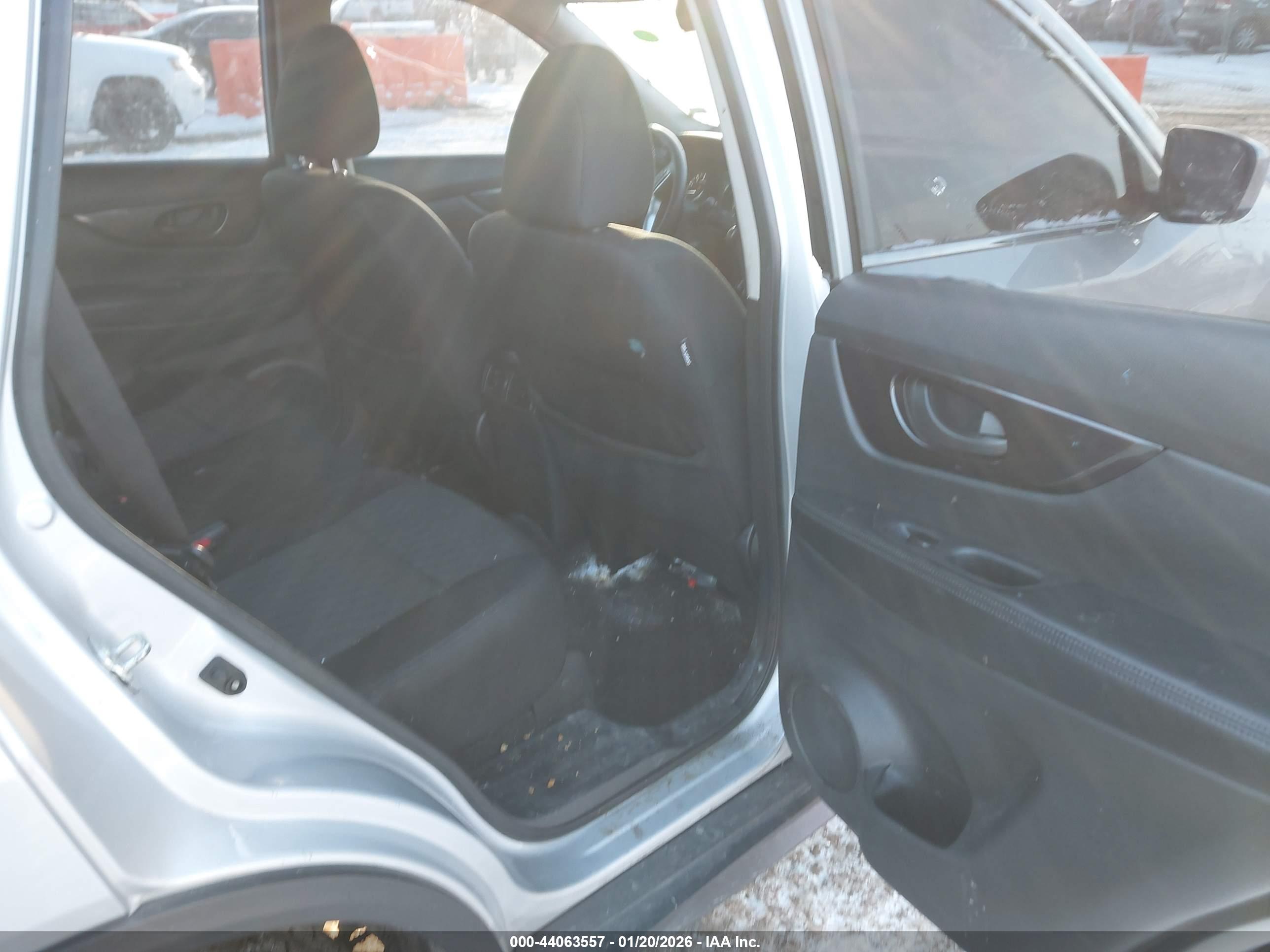 NISSAN ROGUE image 8