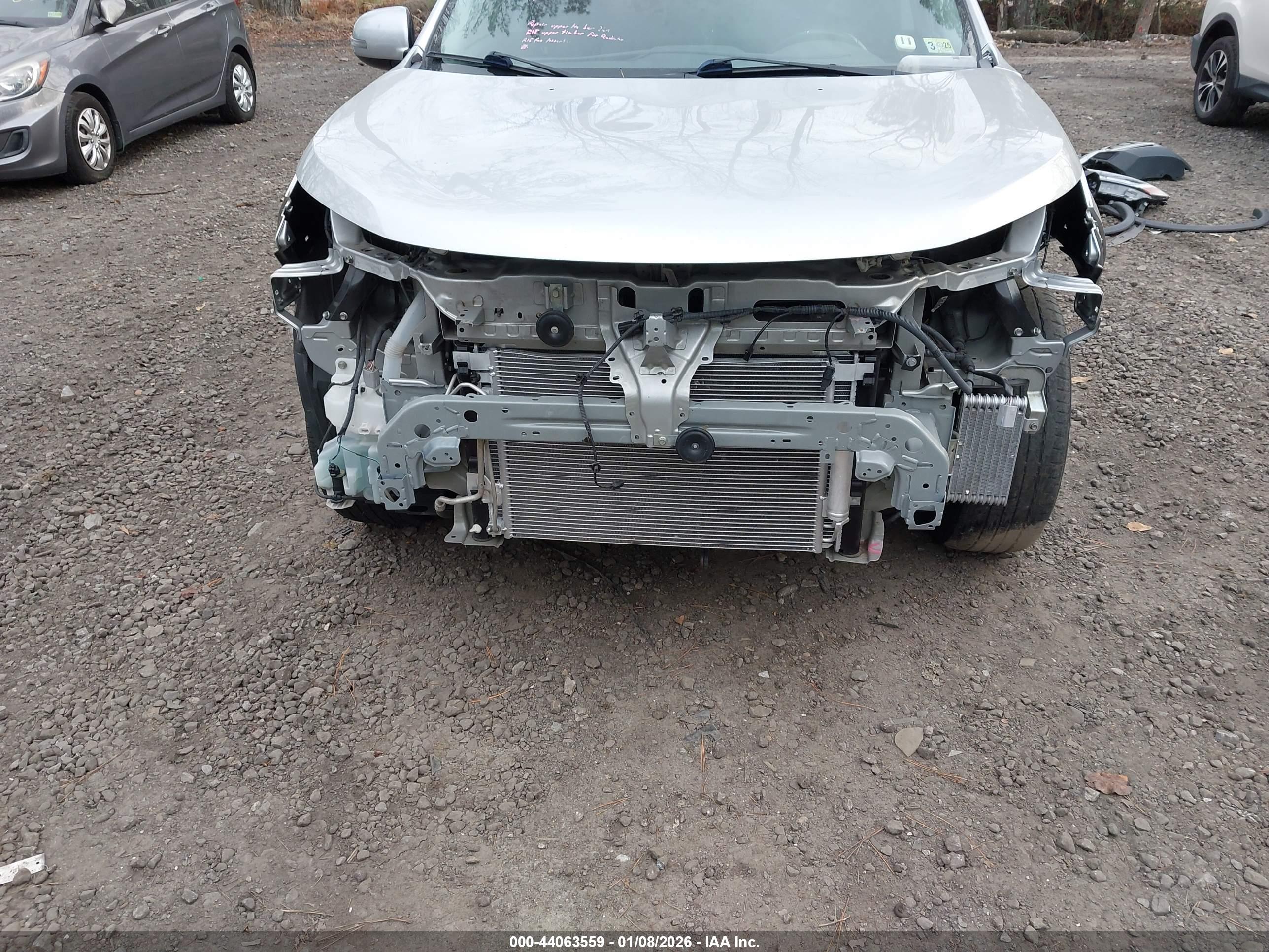 MITSUBISHI OUTLANDER image 6