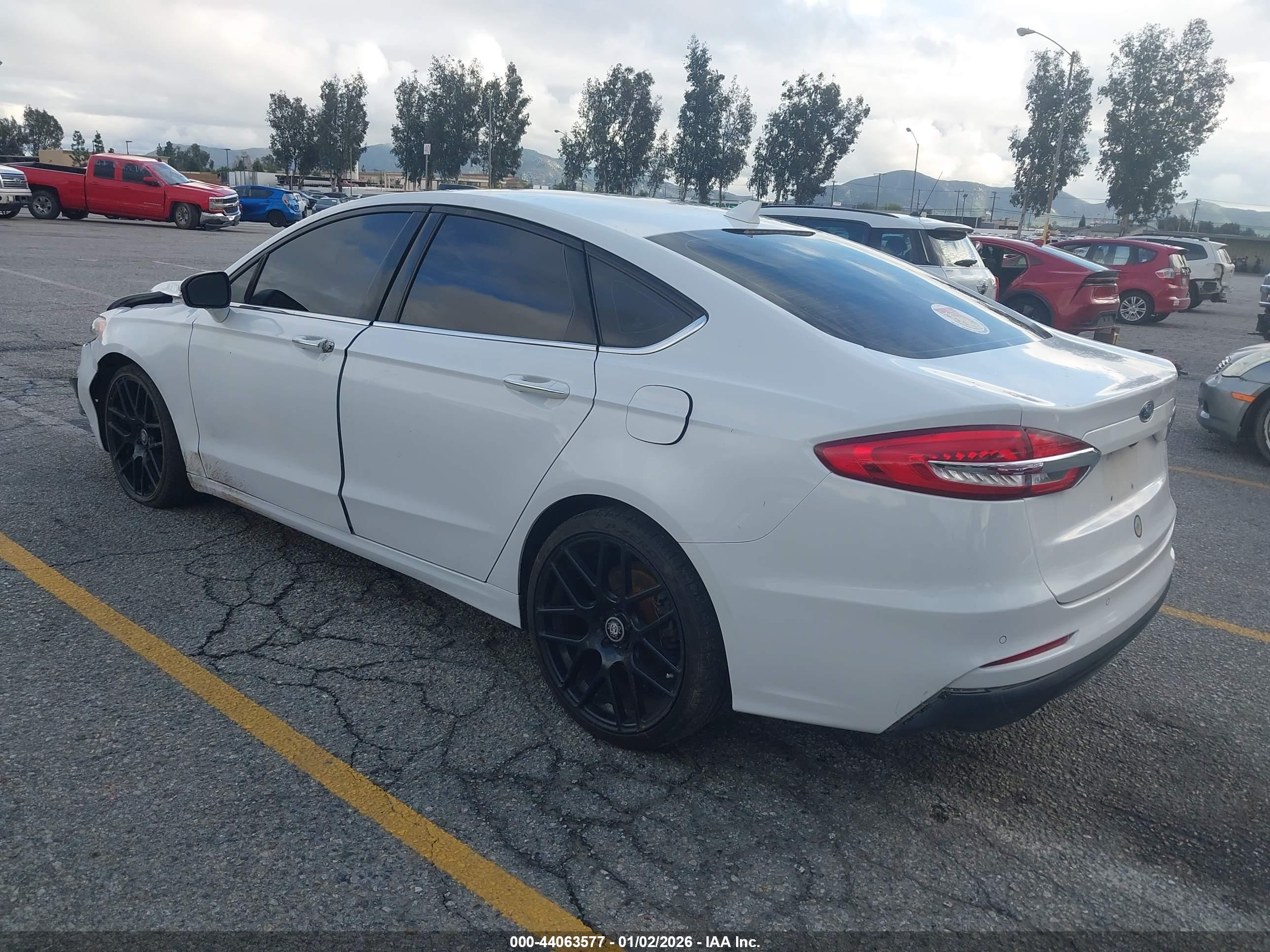 FORD FUSION image 3