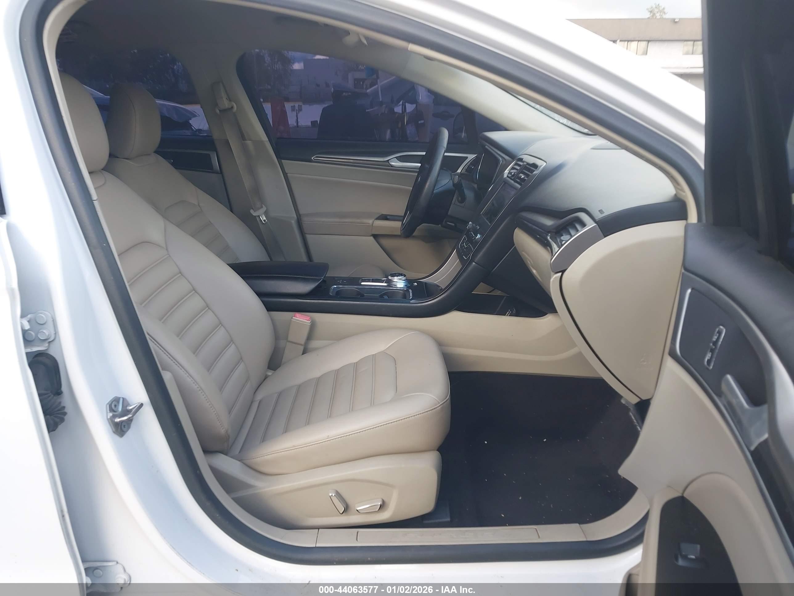 FORD FUSION image 5