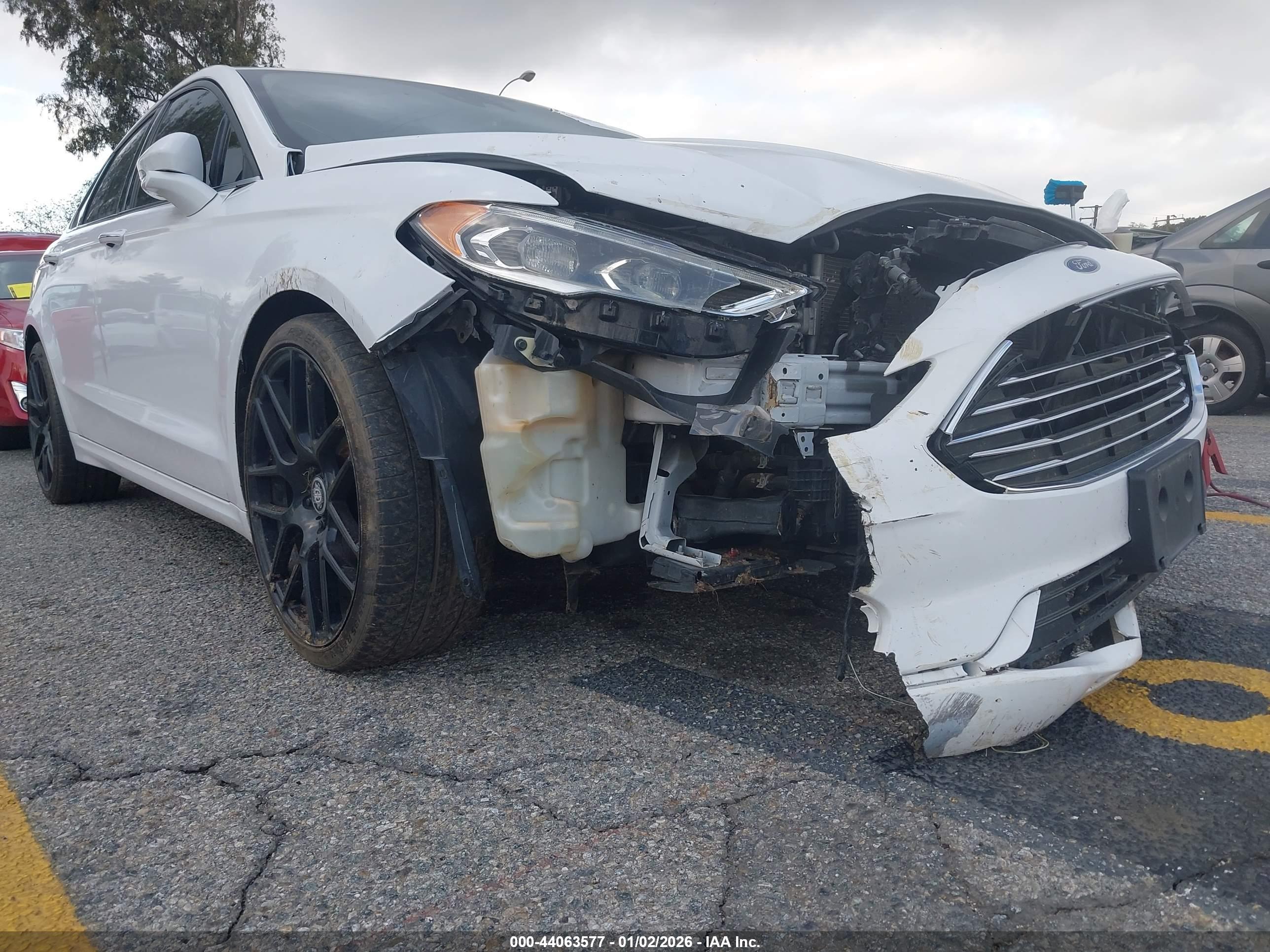 FORD FUSION image 6