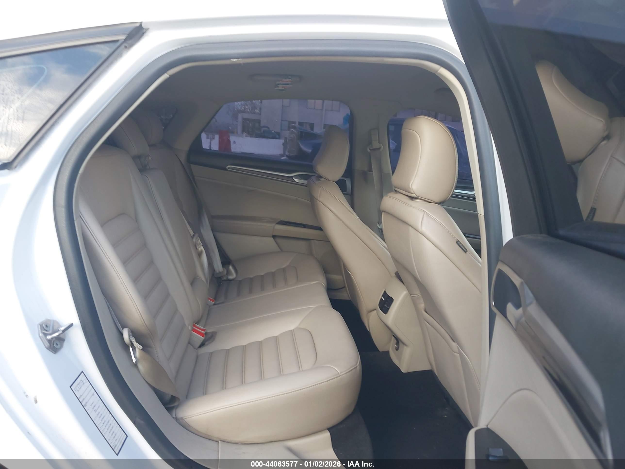 FORD FUSION image 8