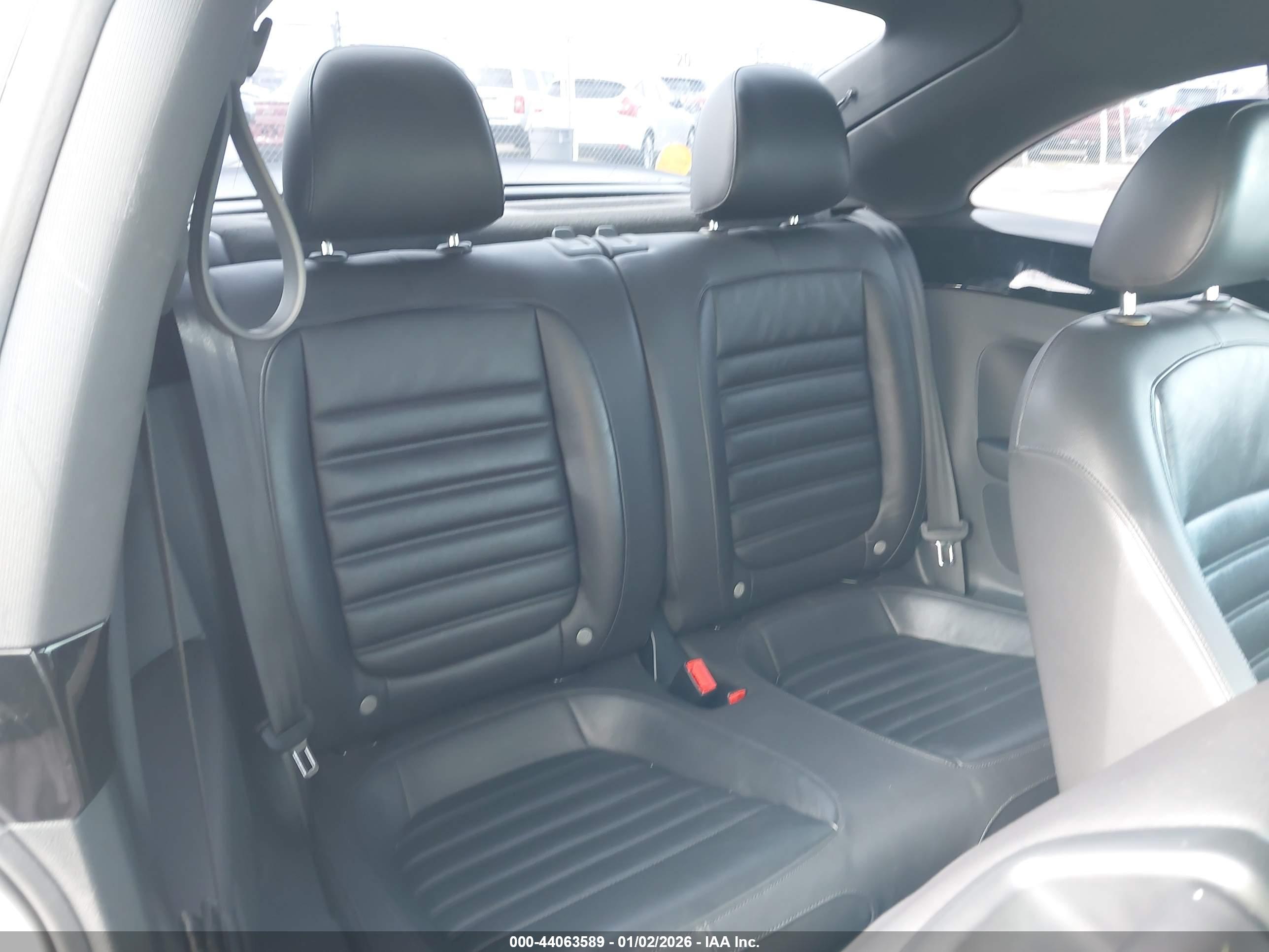 VOLKSWAGEN BEETLE image 8