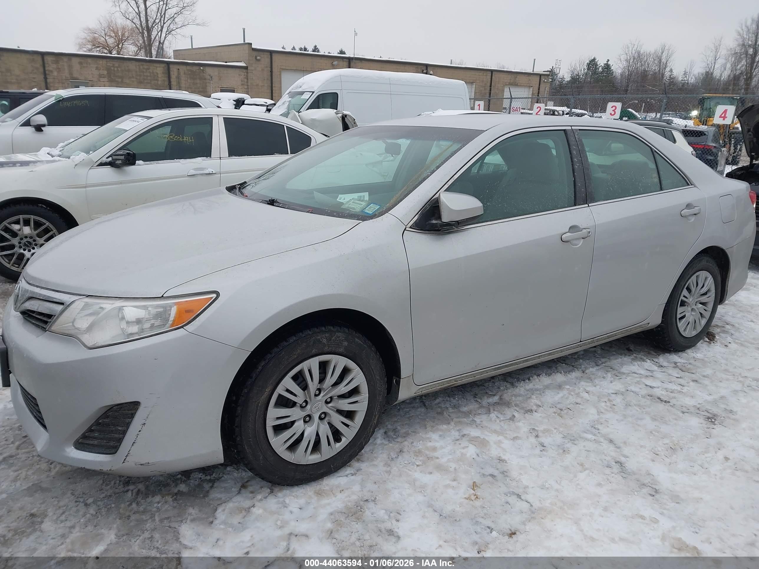 TOYOTA CAMRY image 2