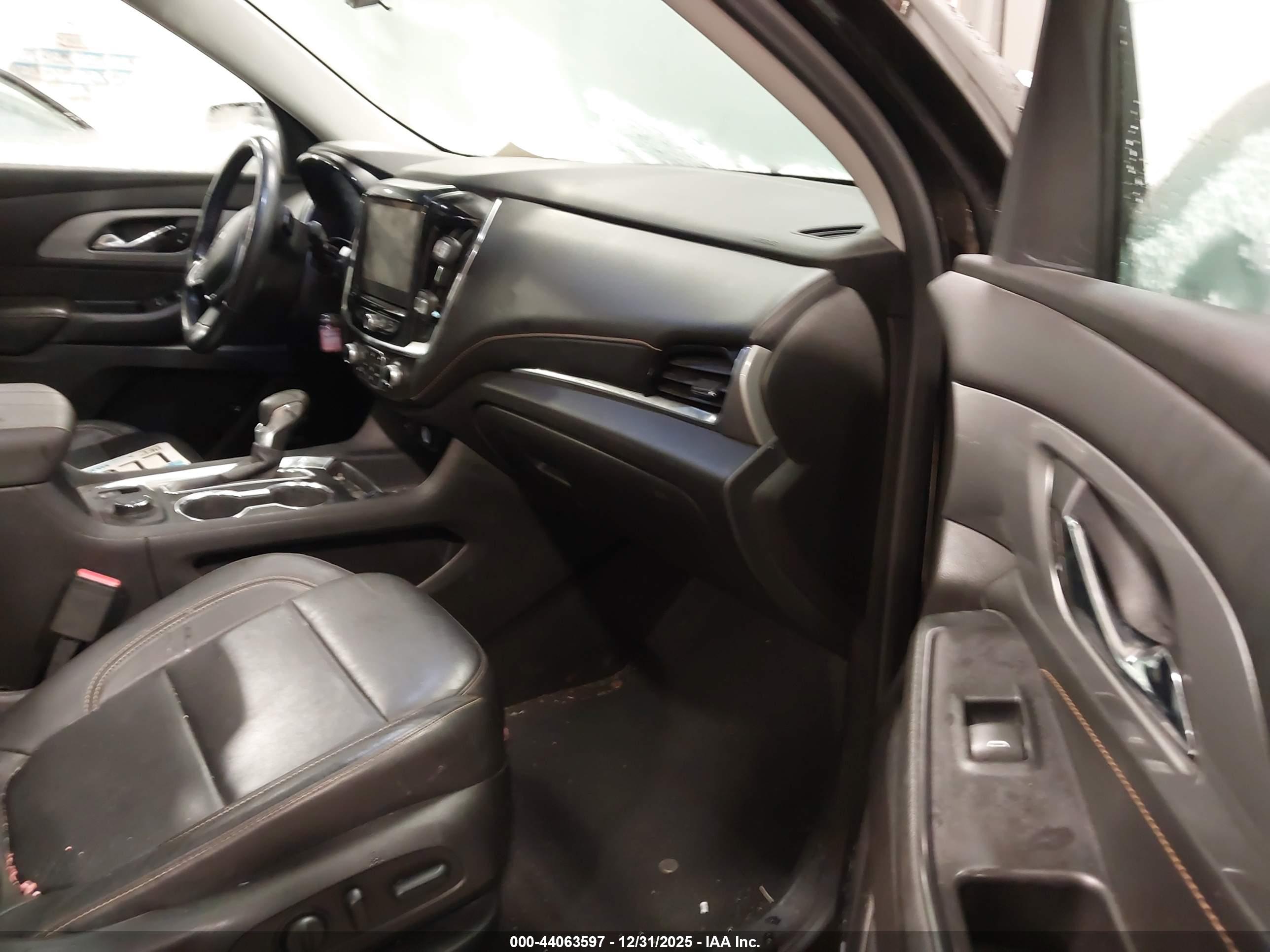 CHEVROLET TRAVERSE image 5