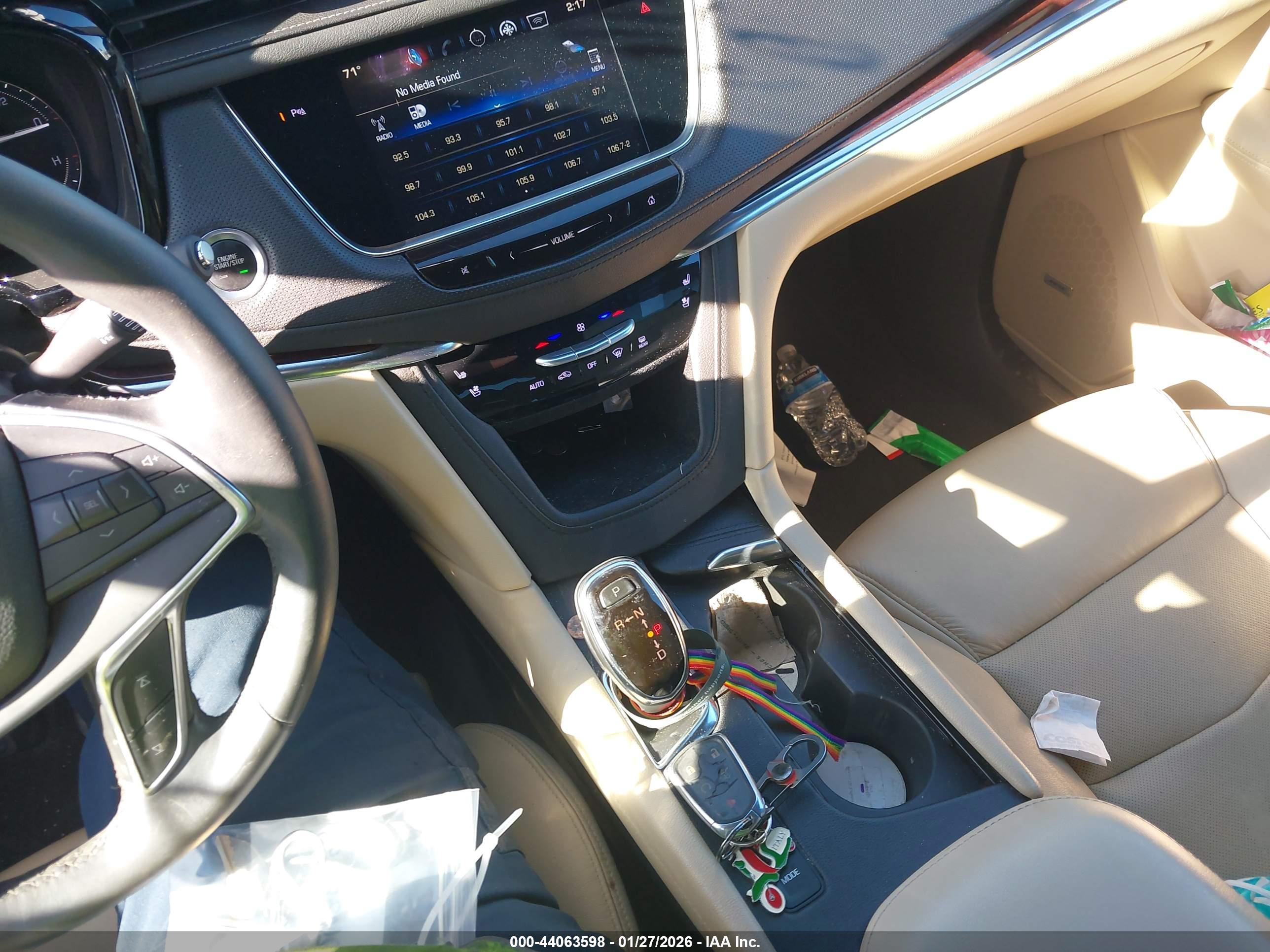 CADILLAC XT5 image 11