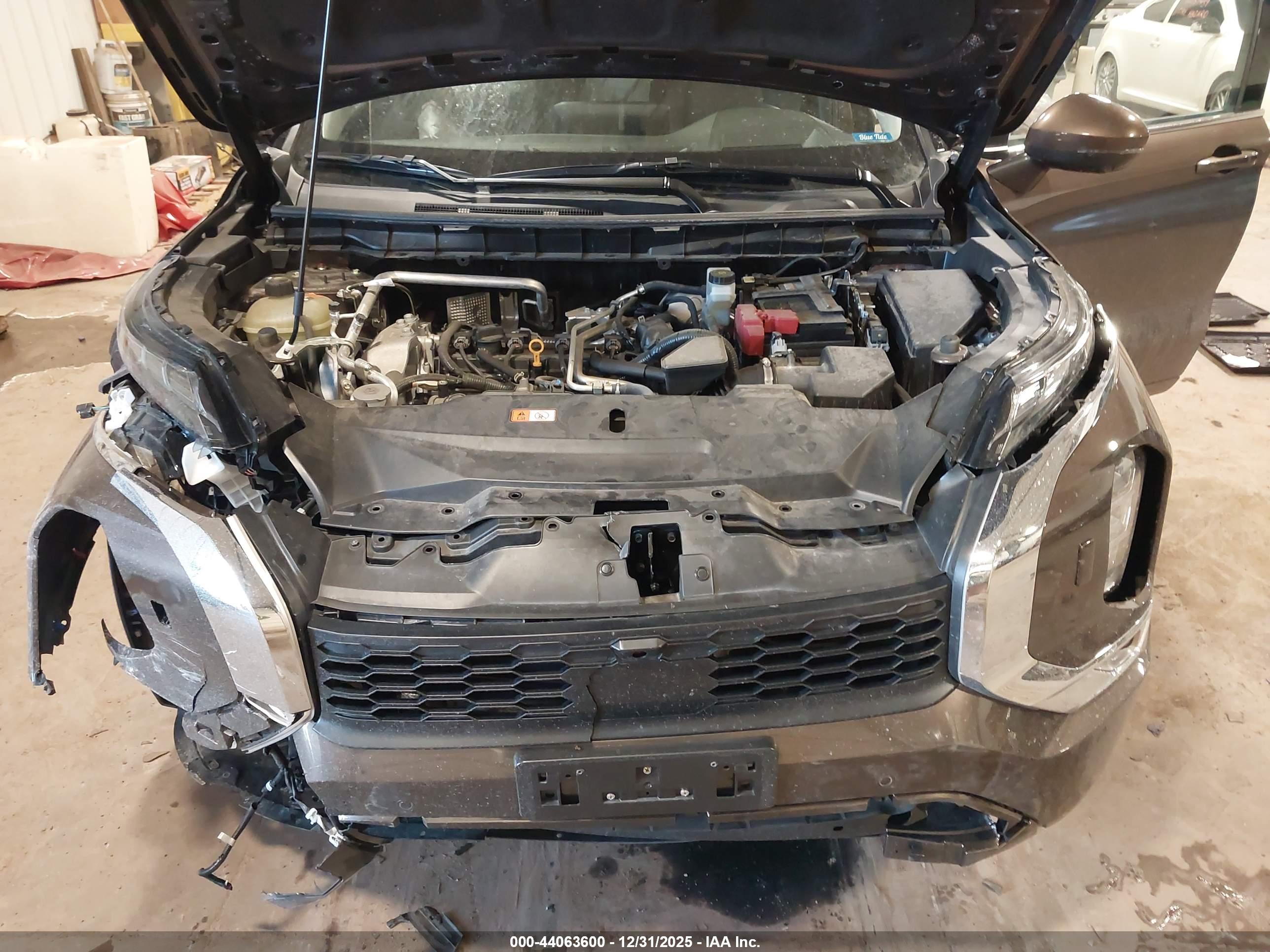 MITSUBISHI OUTLANDER image 10