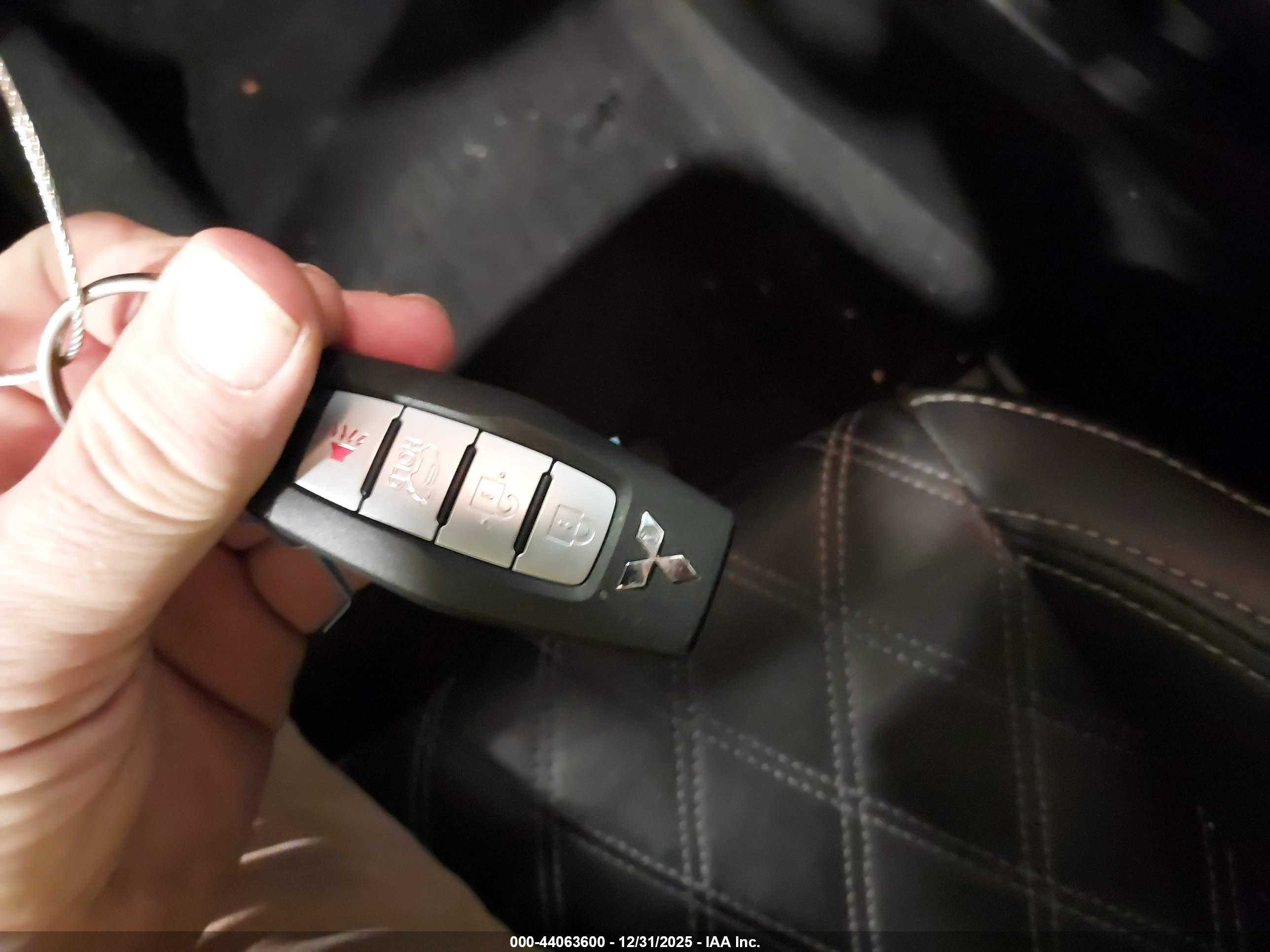 MITSUBISHI OUTLANDER image 11