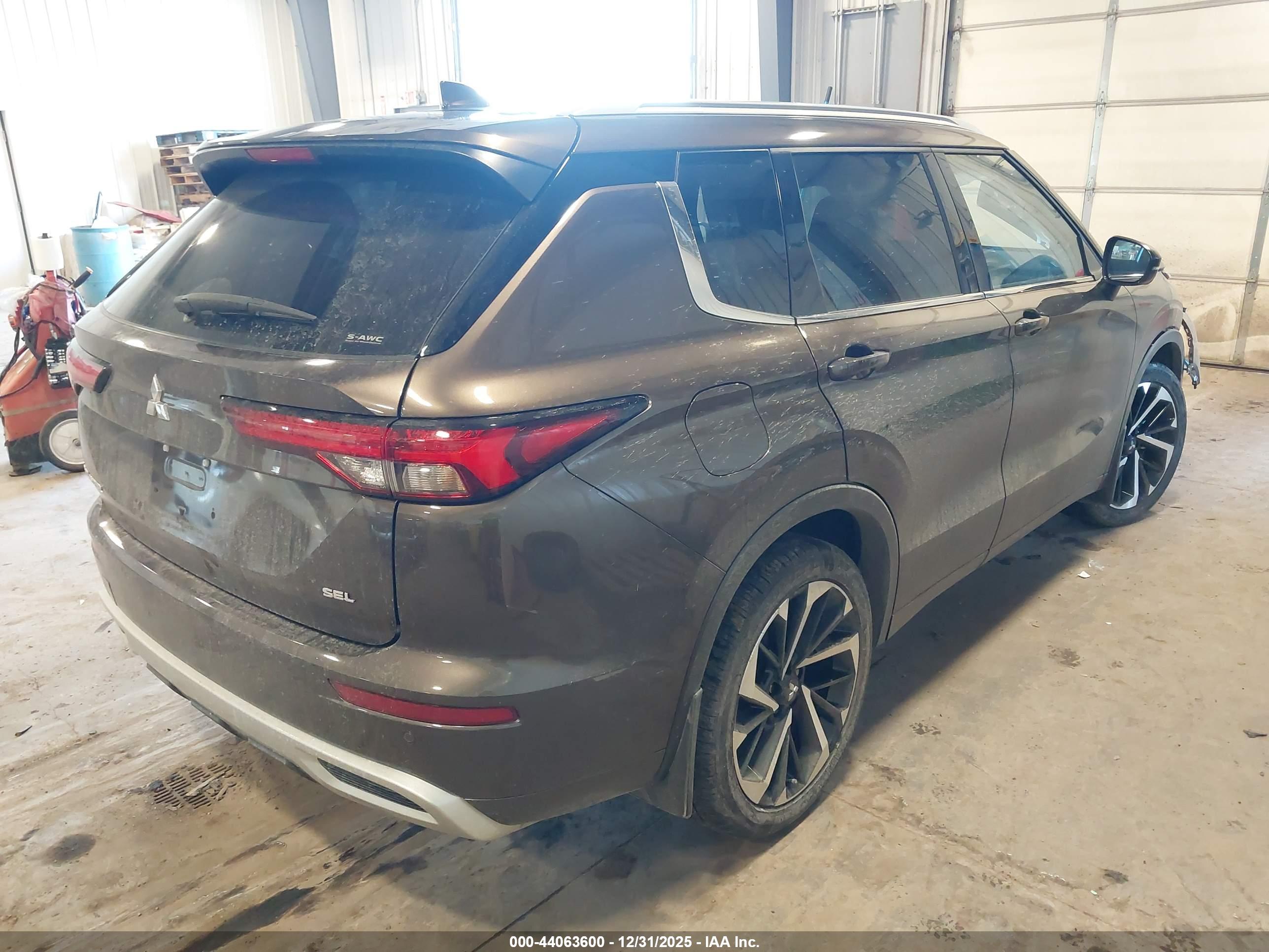 MITSUBISHI OUTLANDER image 4