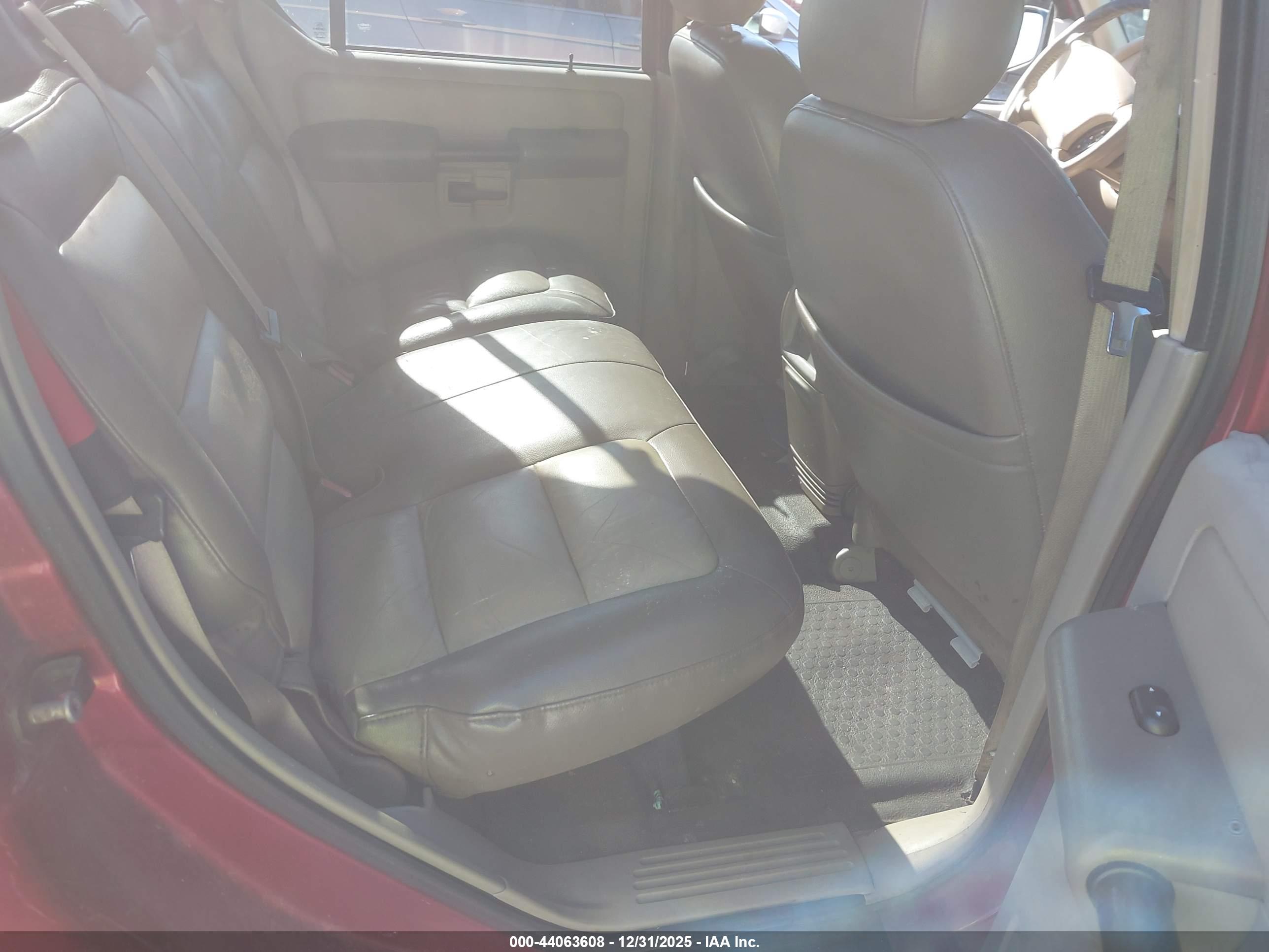FORD EXPLORER image 8