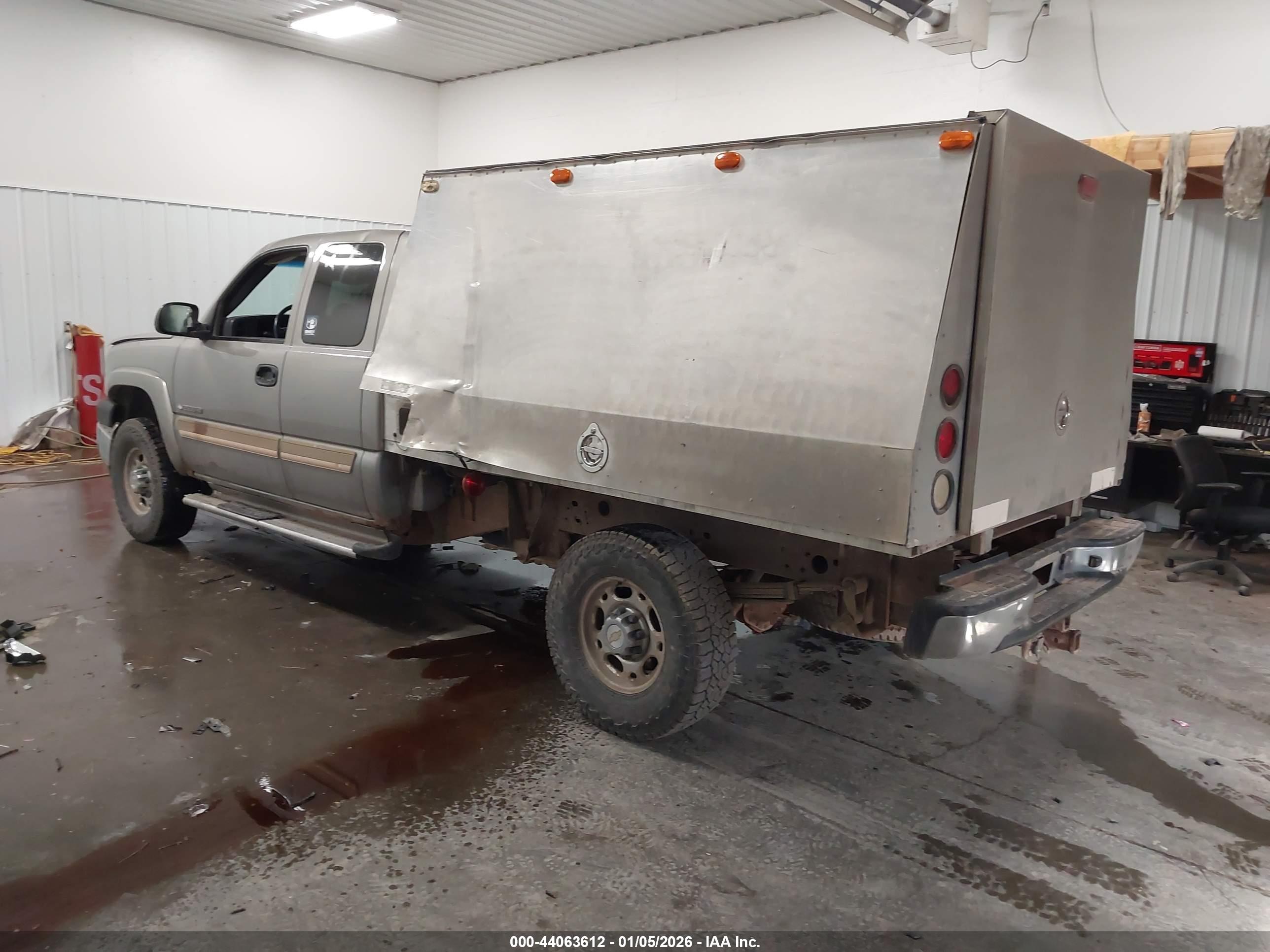CHEVROLET SILVERADO image 3