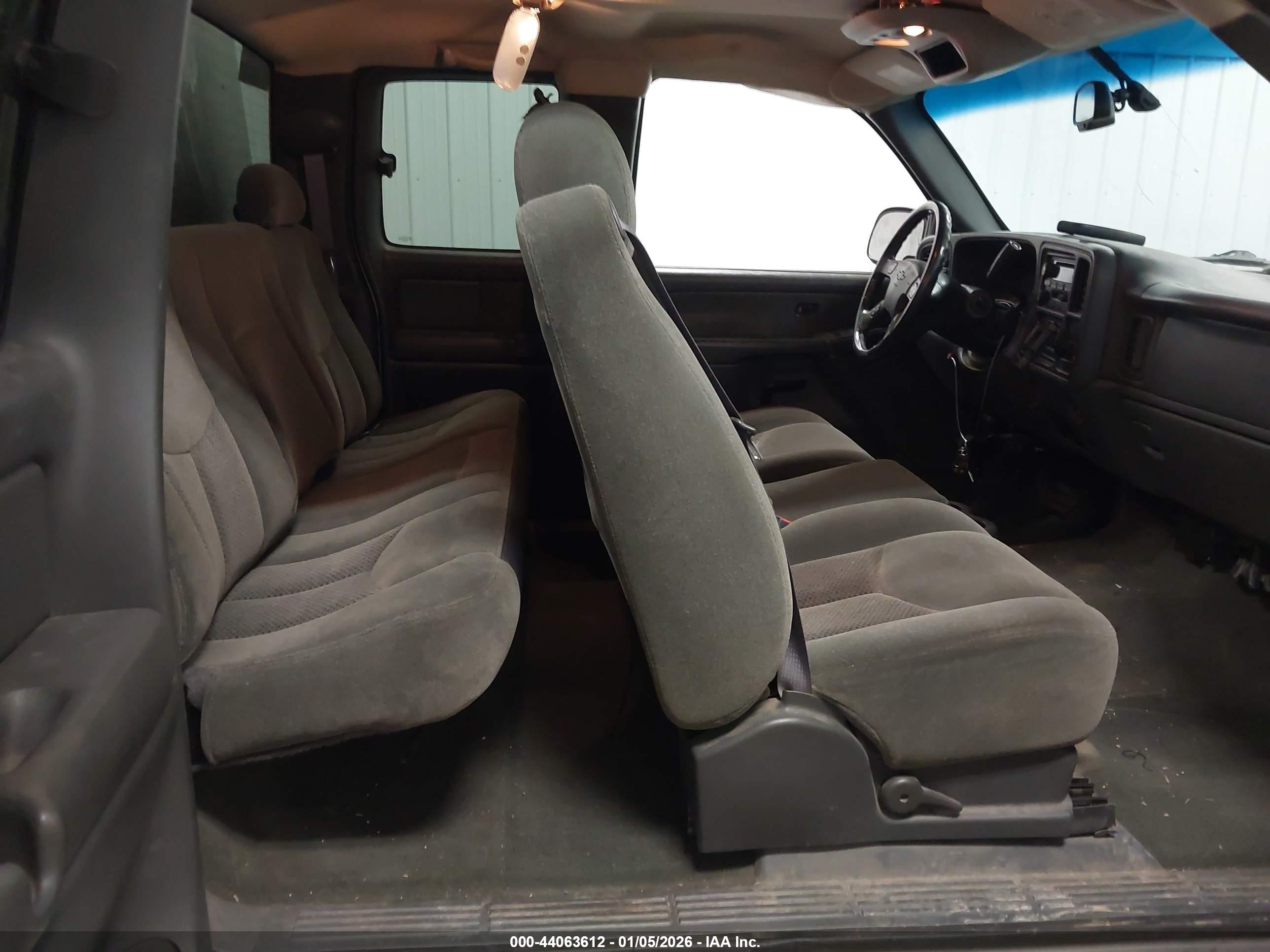 CHEVROLET SILVERADO image 8