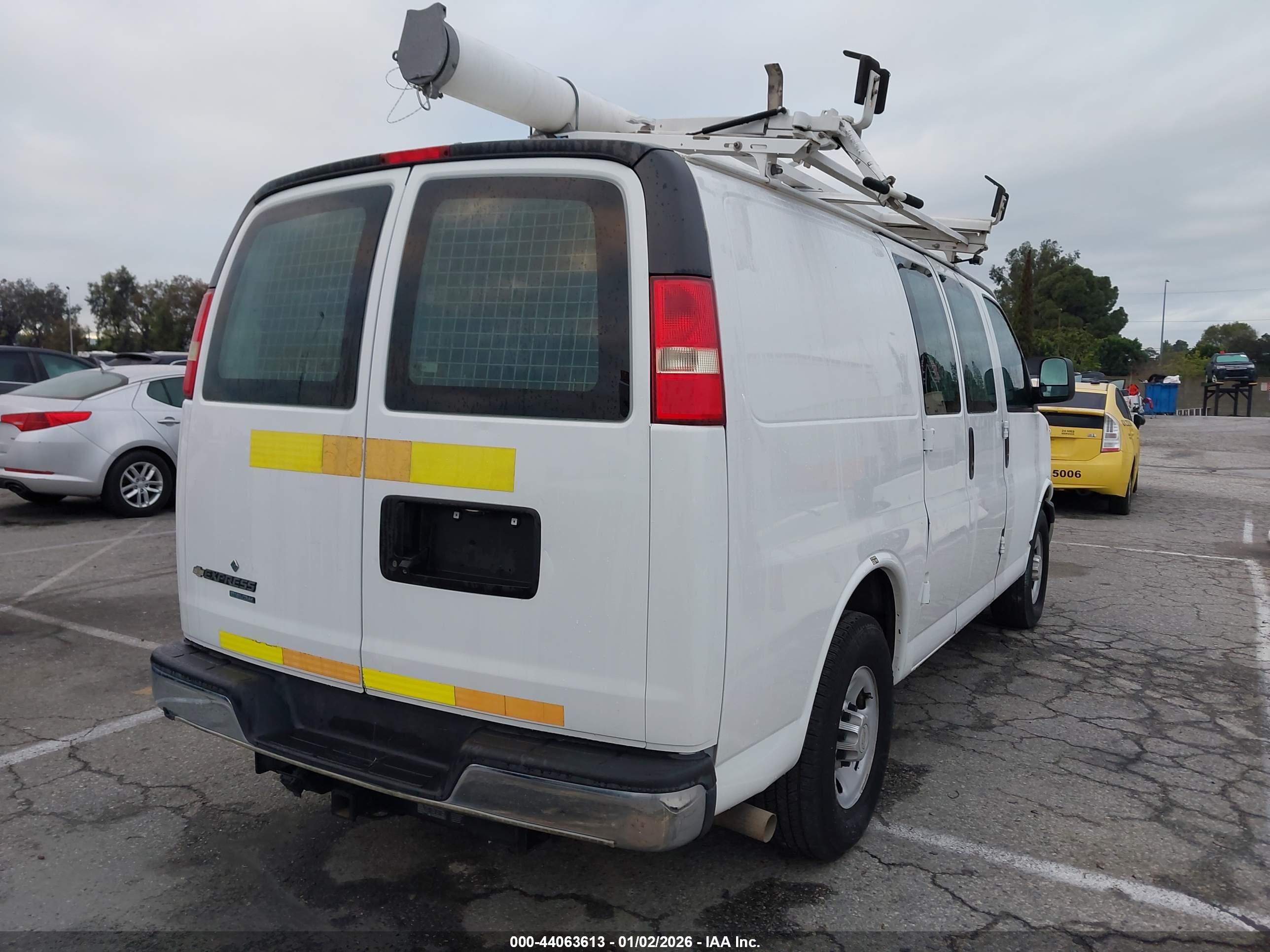 CHEVROLET EXPRESS image 4
