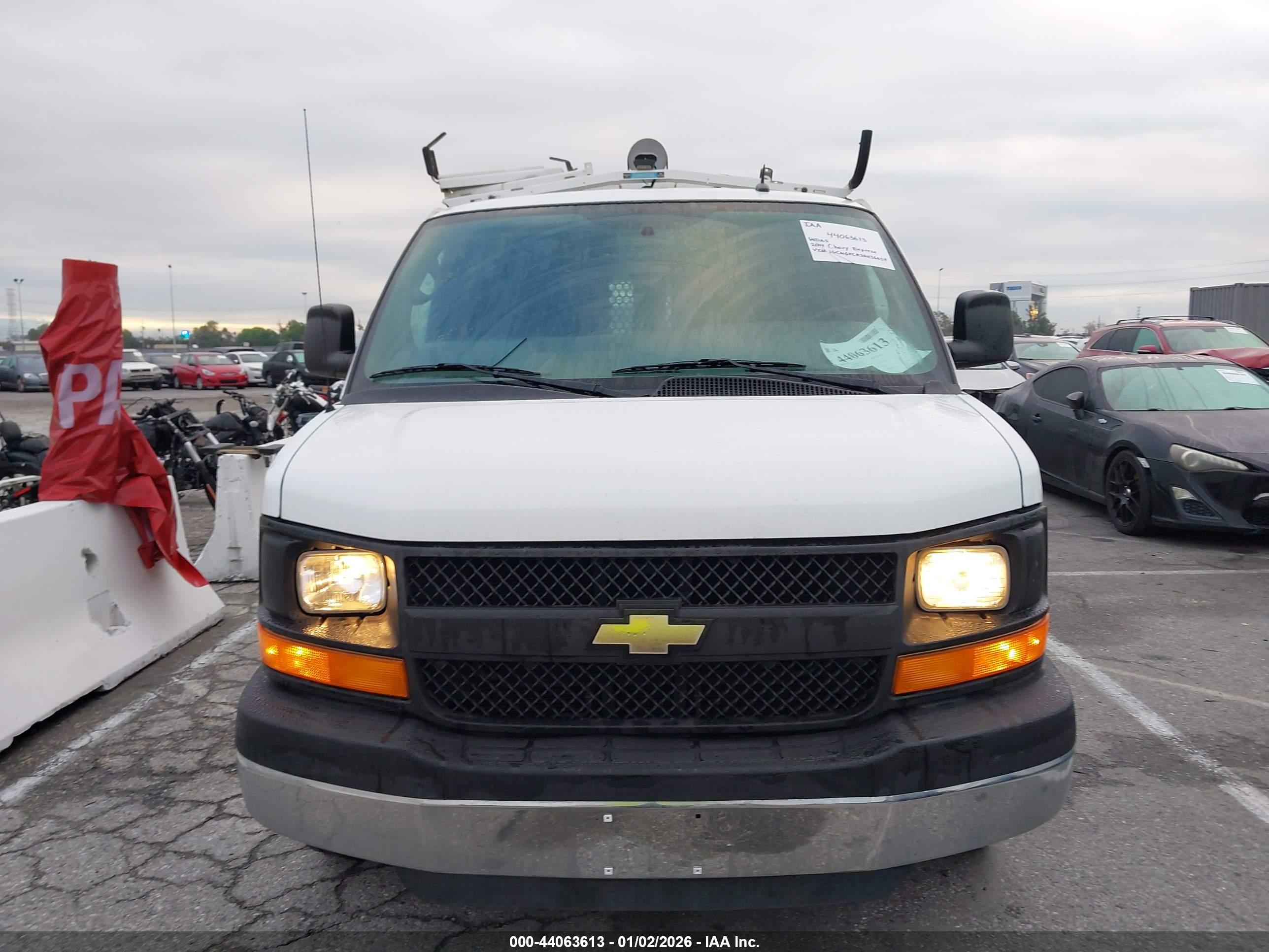 CHEVROLET EXPRESS image 6