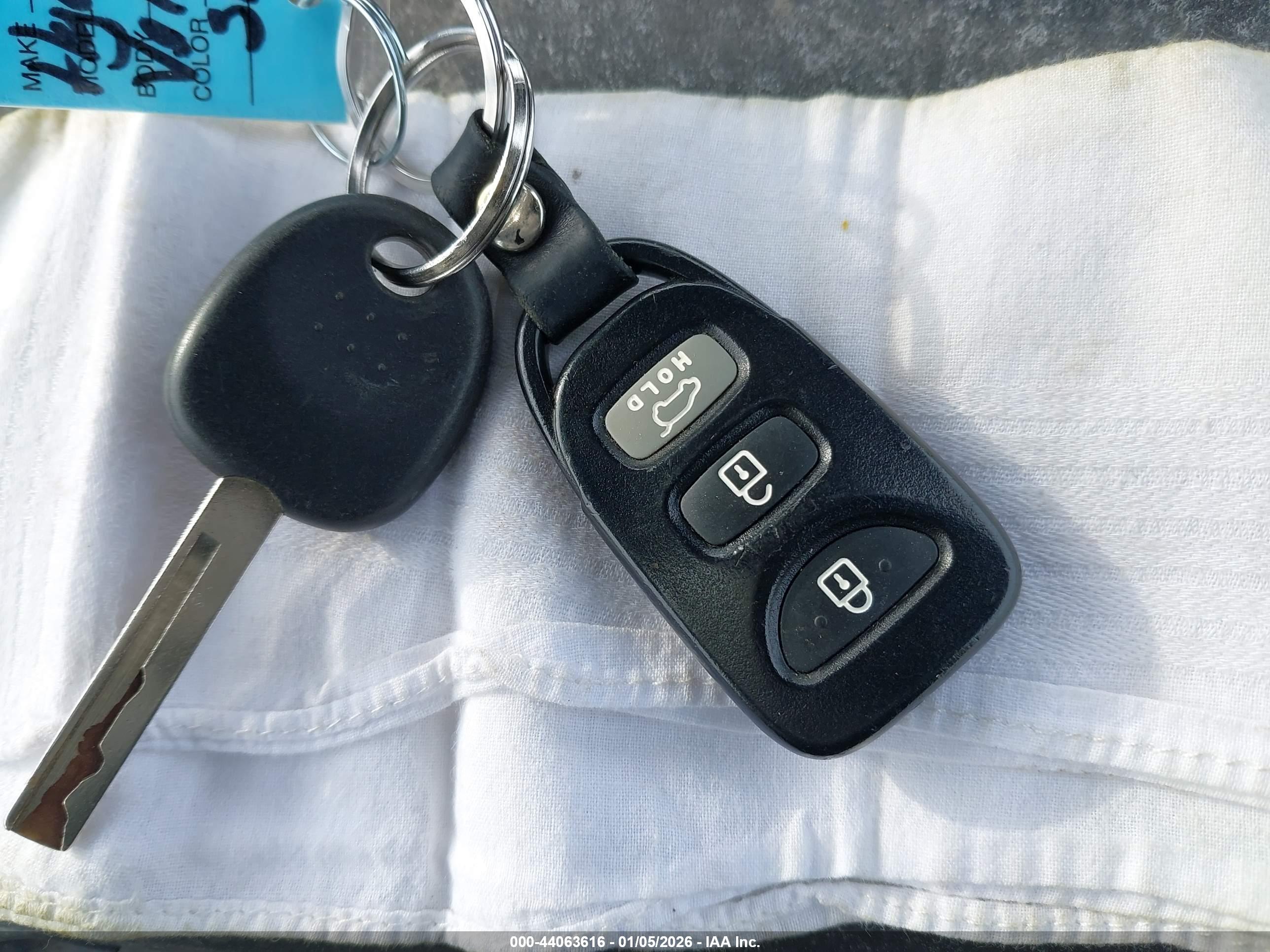 HYUNDAI VELOSTER image 11