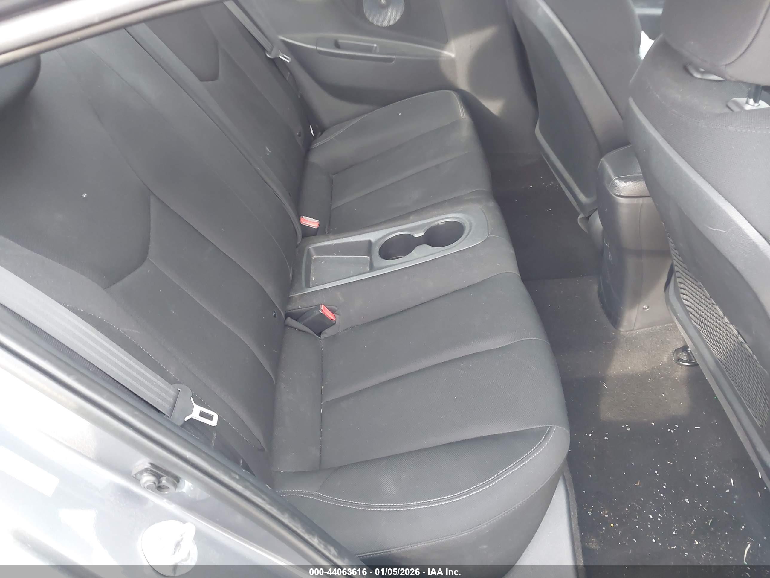 HYUNDAI VELOSTER image 8
