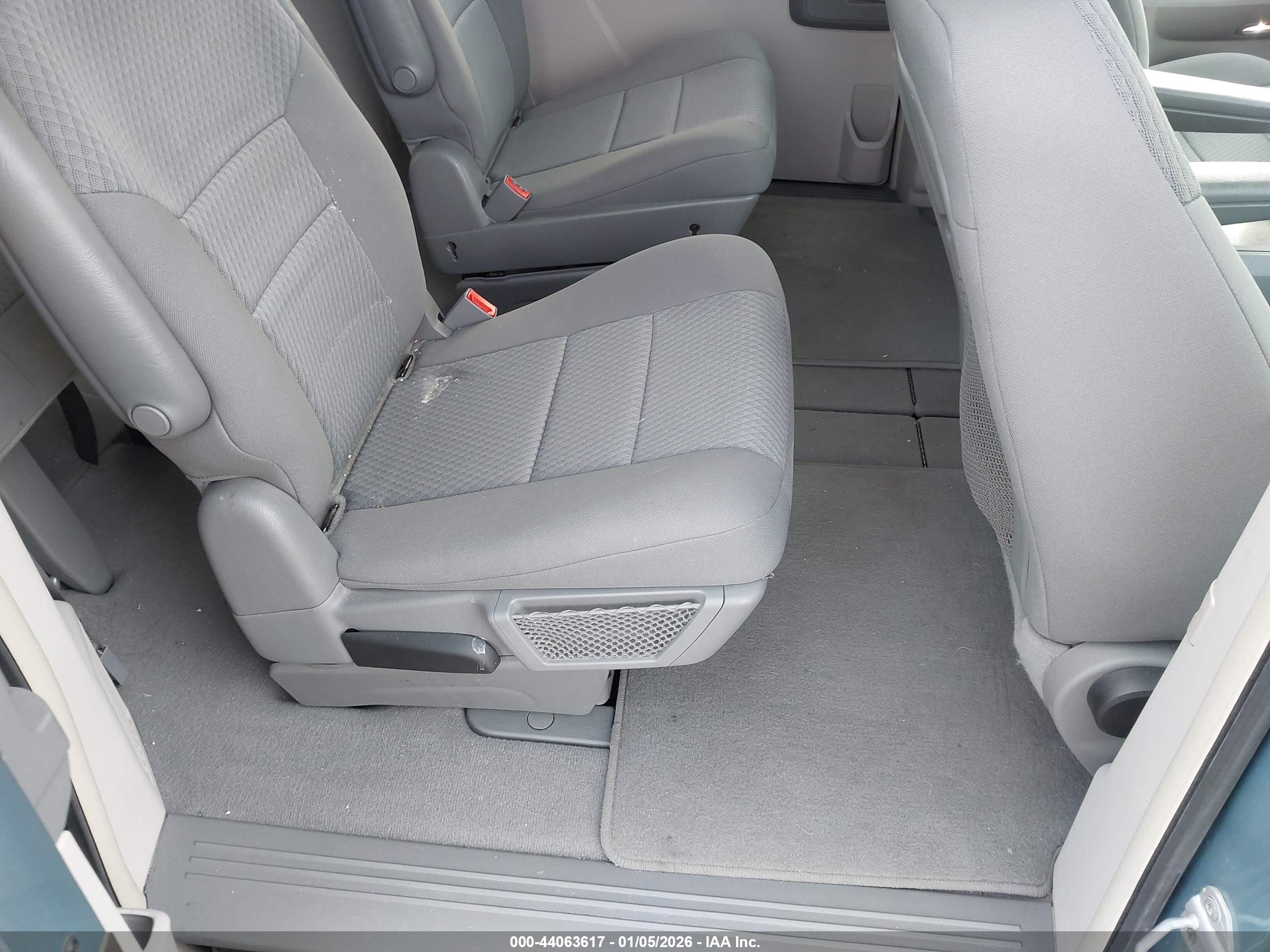 CHRYSLER TOWN image 8
