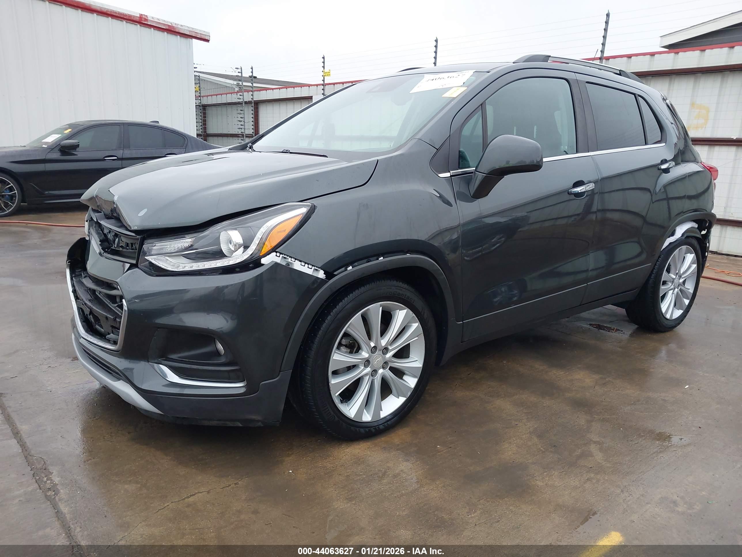 CHEVROLET TRAX image 2