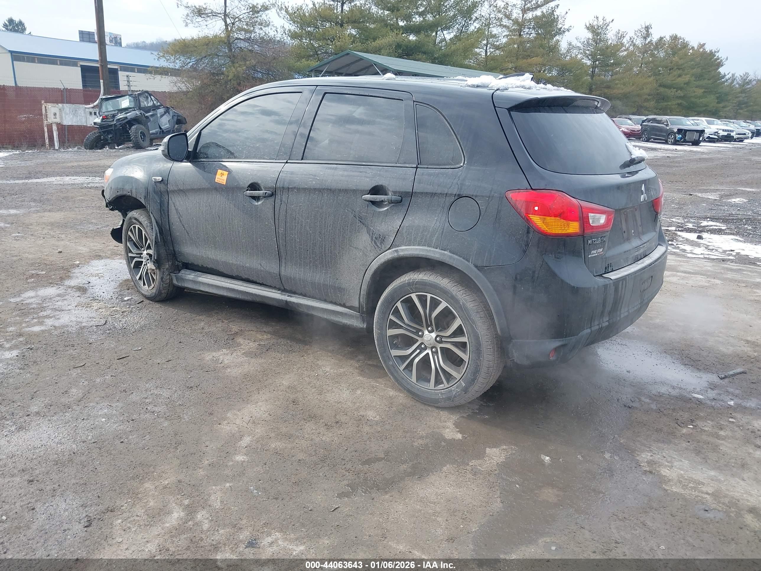 MITSUBISHI OUTLANDER image 3