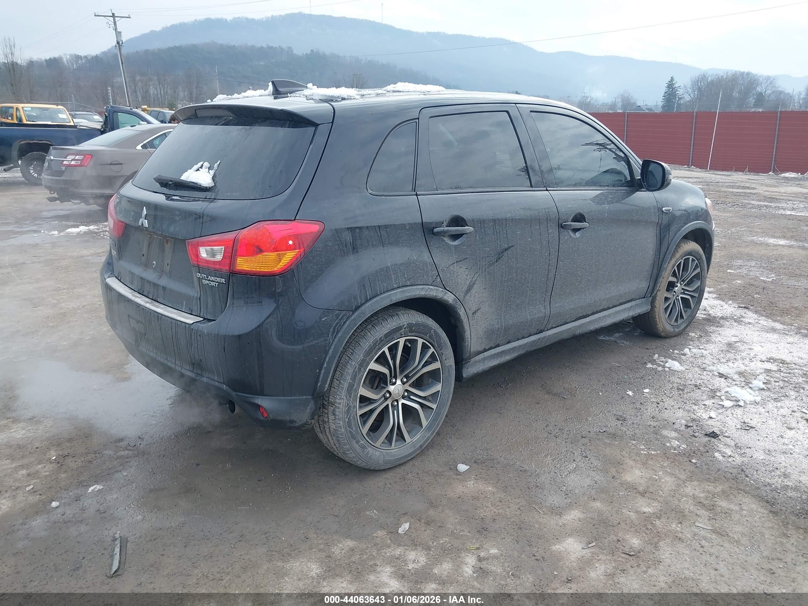 MITSUBISHI OUTLANDER image 4