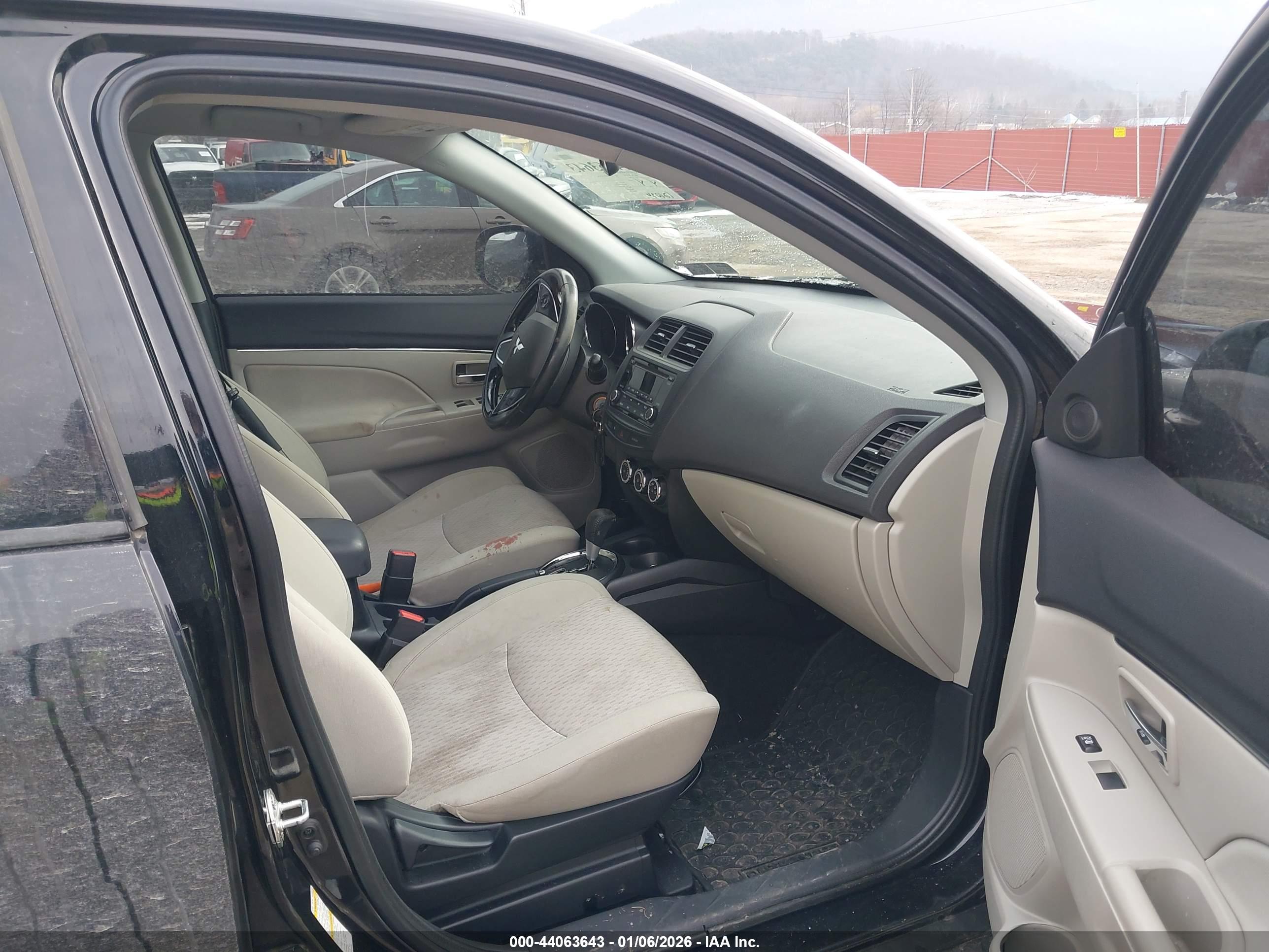 MITSUBISHI OUTLANDER image 5