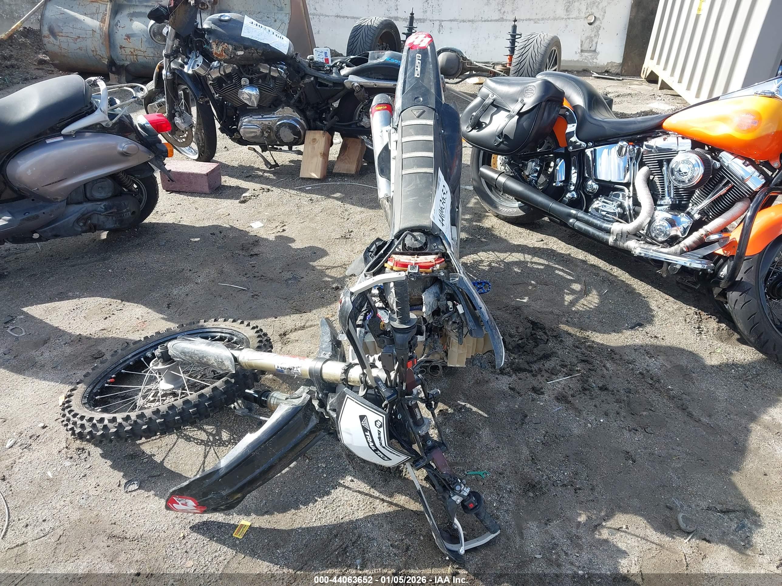 YAMAHA YZ450 image 5