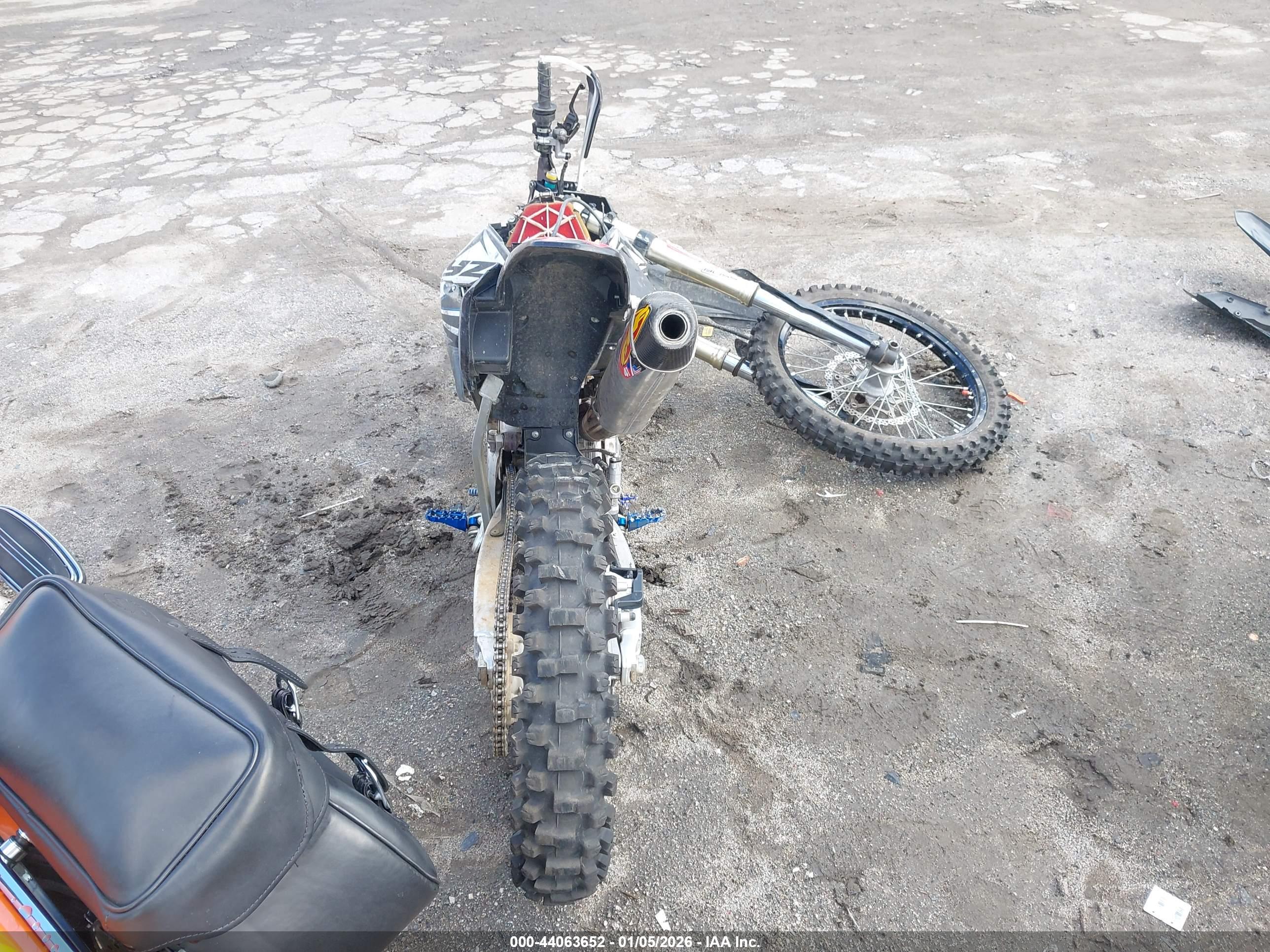 YAMAHA YZ450 image 6