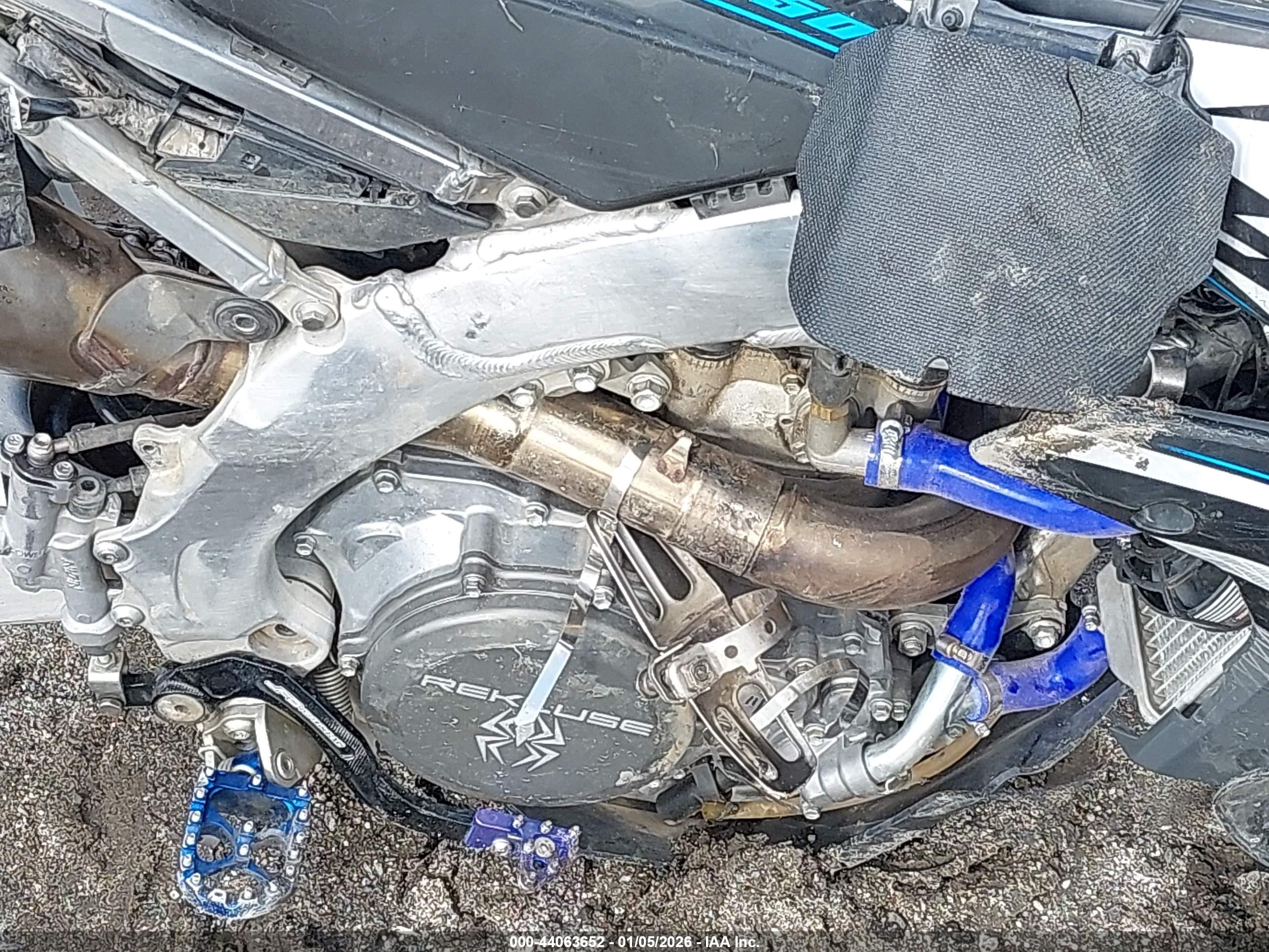 YAMAHA YZ450 image 8