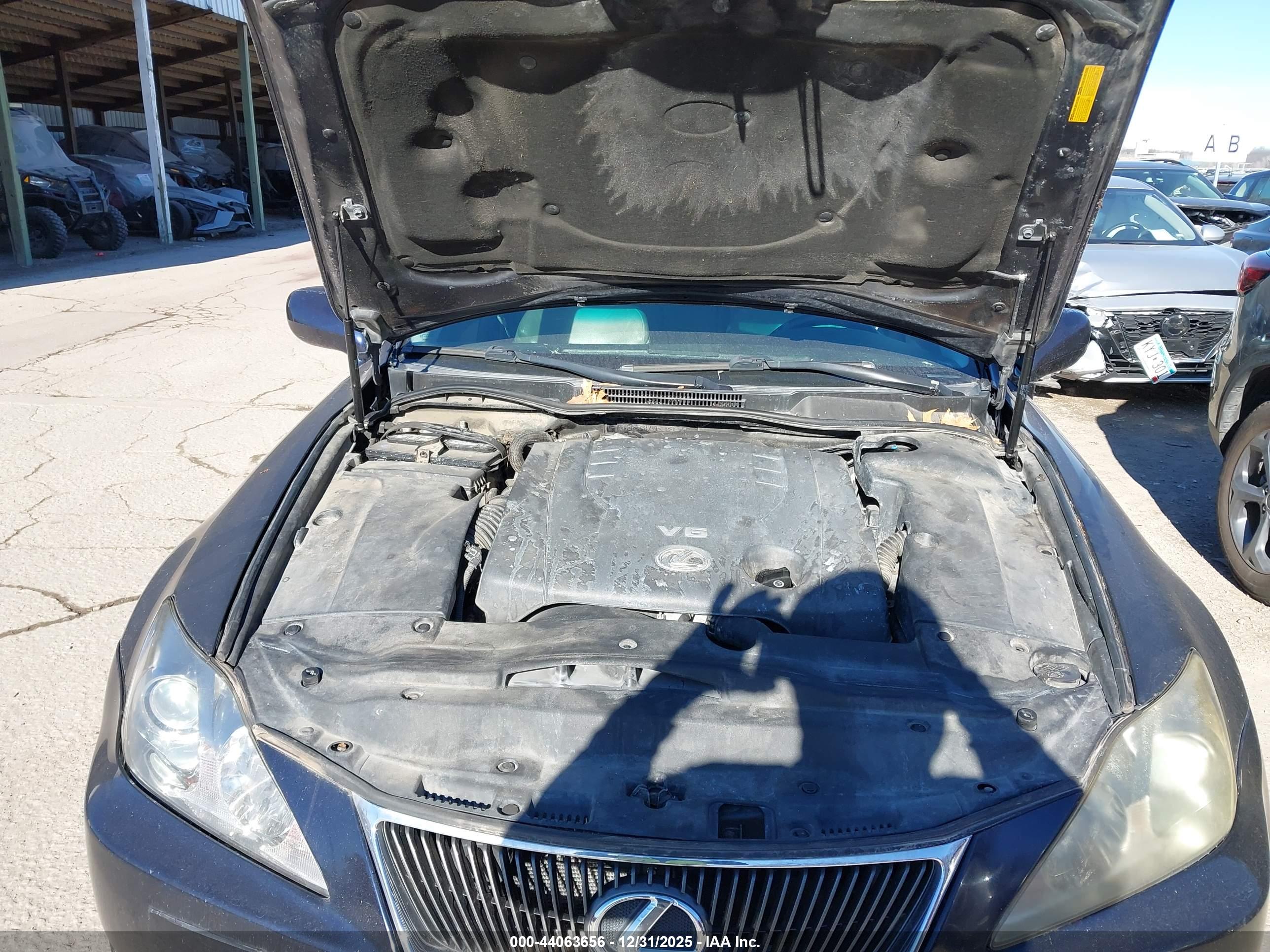 LEXUS IS image 10