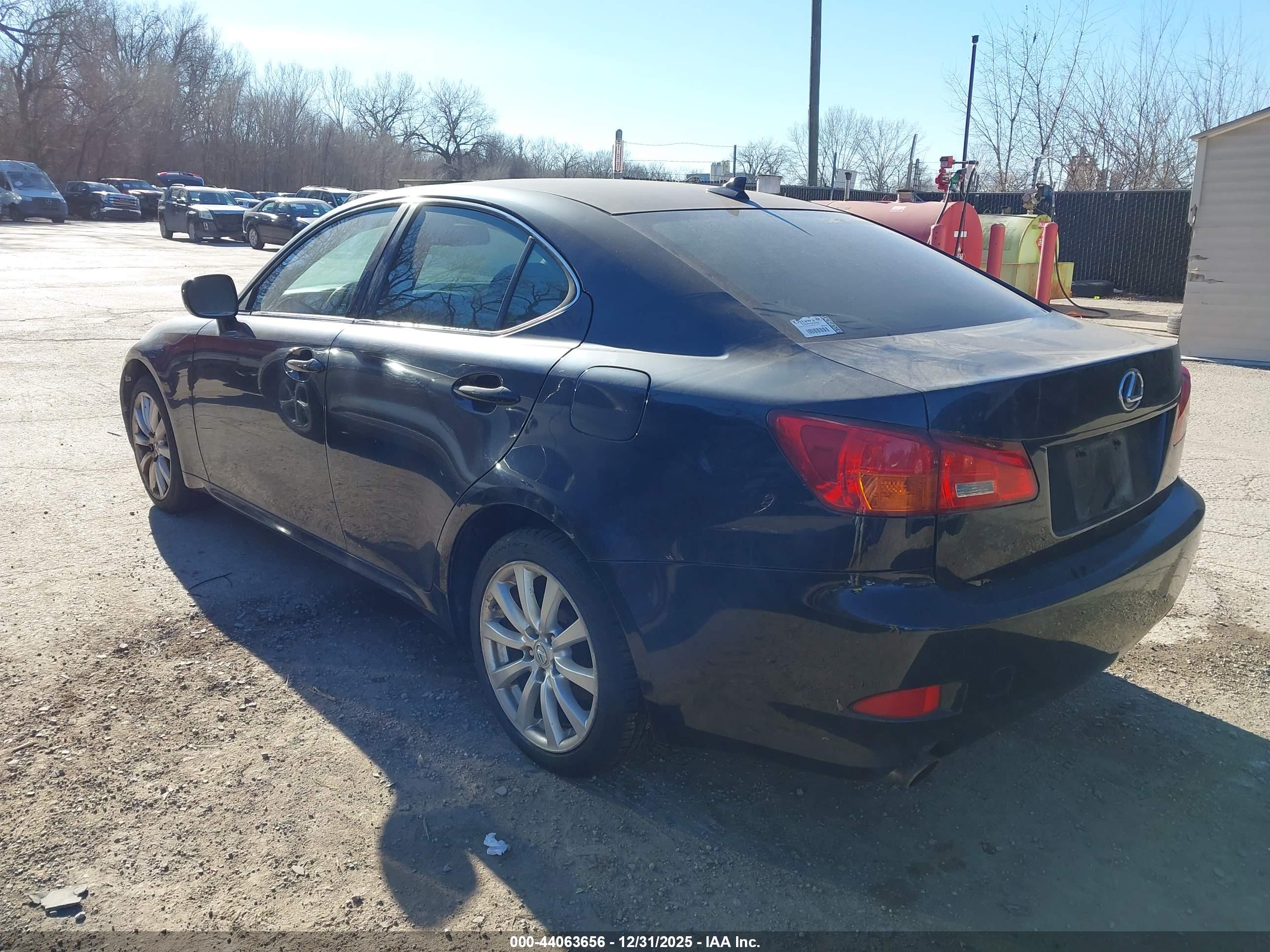 LEXUS IS image 3