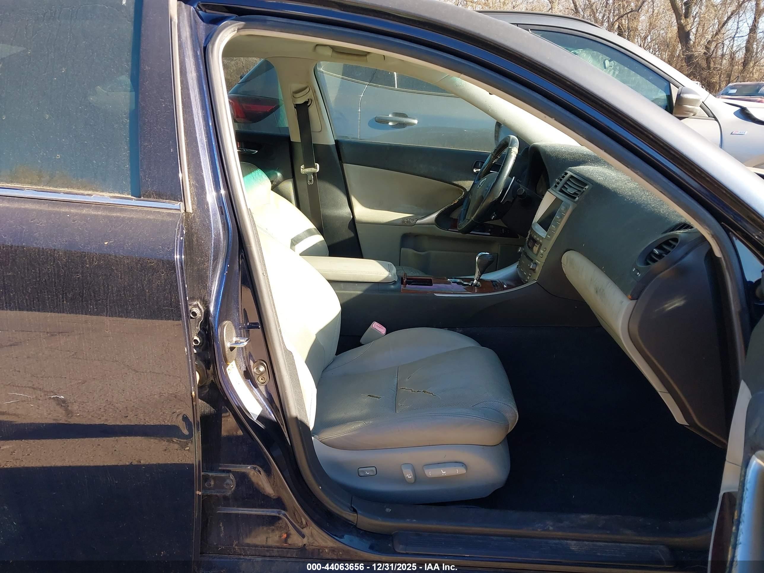 LEXUS IS image 5