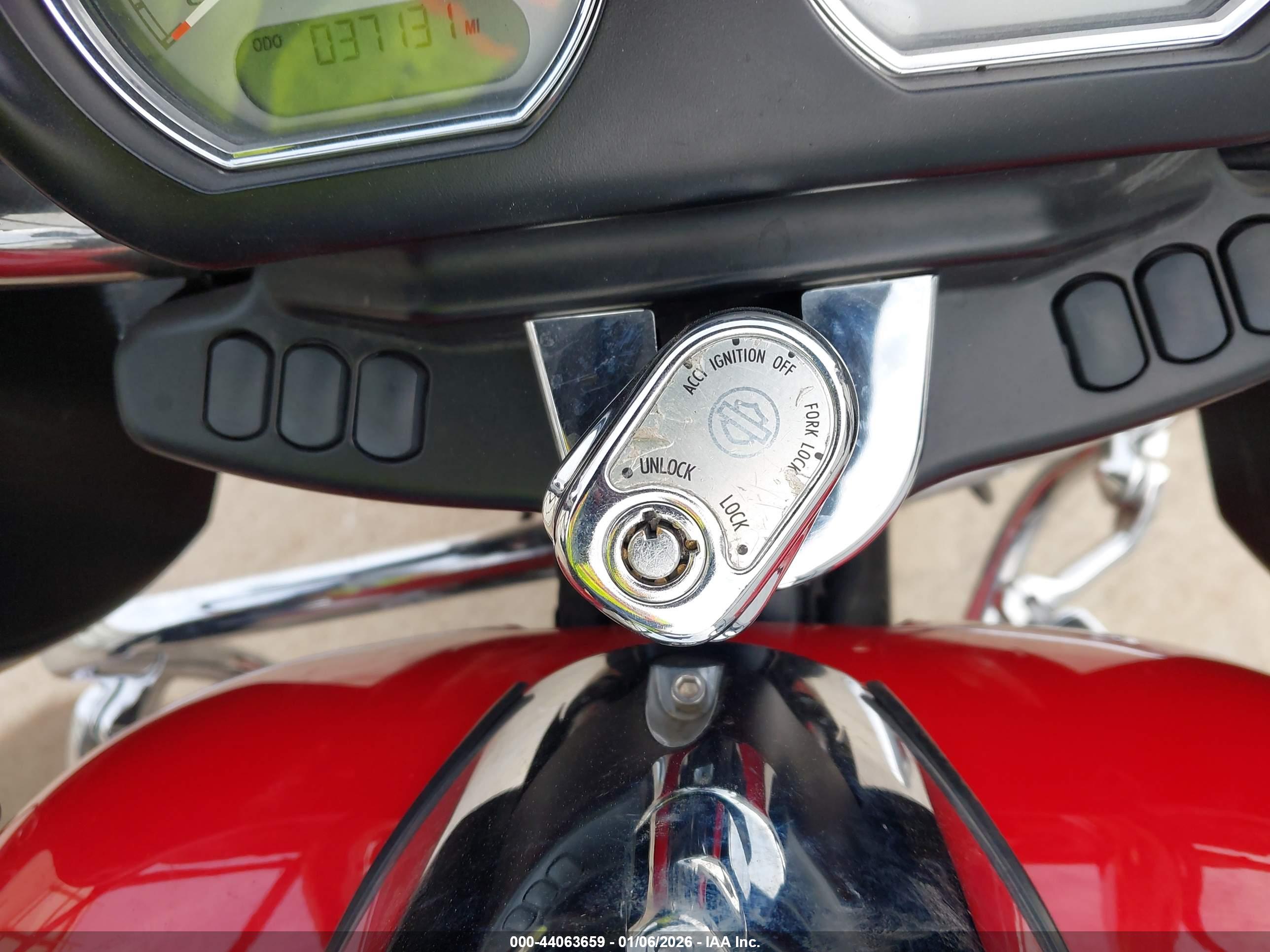 HARLEY-DAVIDSON FLTRX image 11