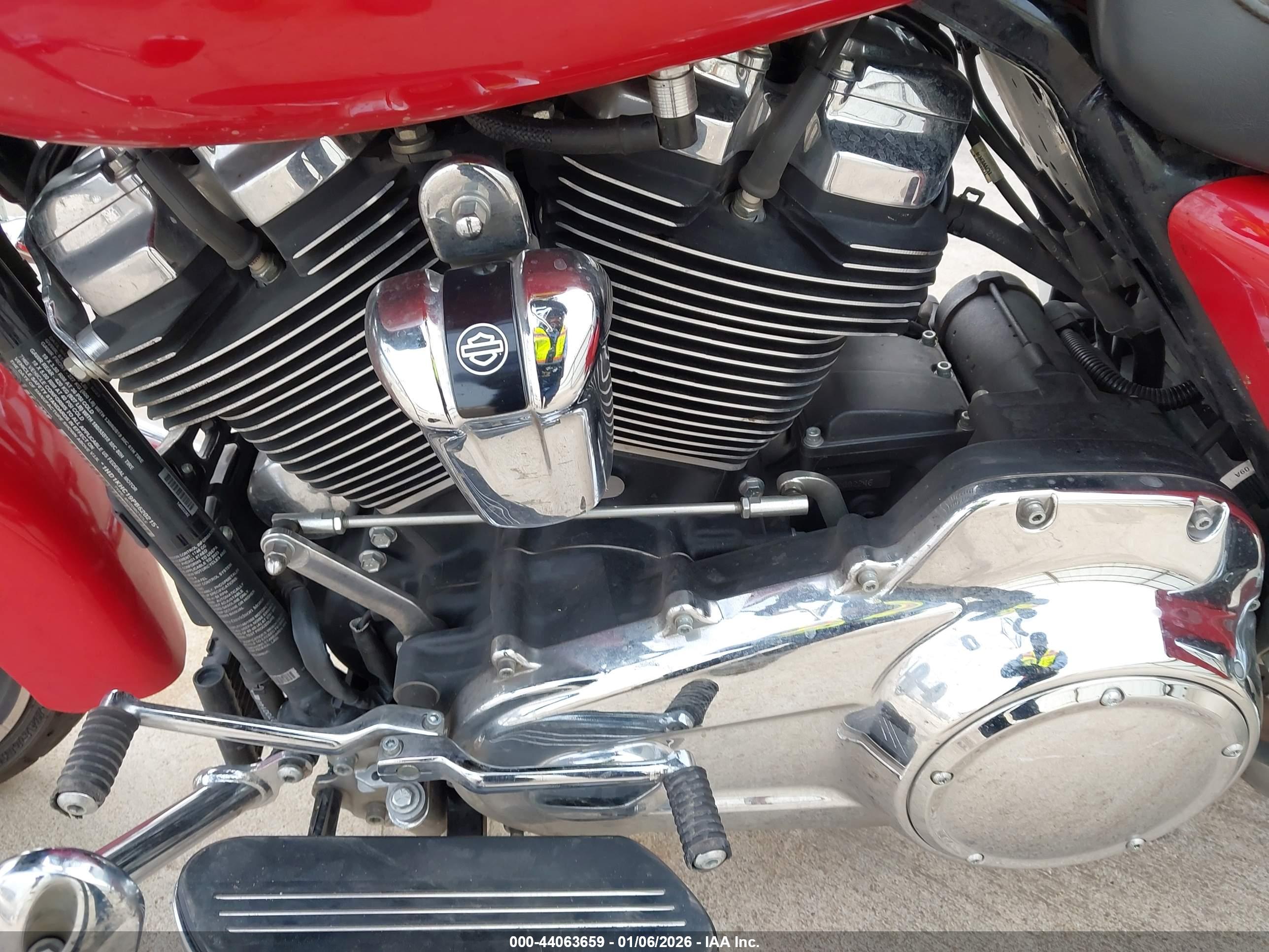 HARLEY-DAVIDSON FLTRX image 9
