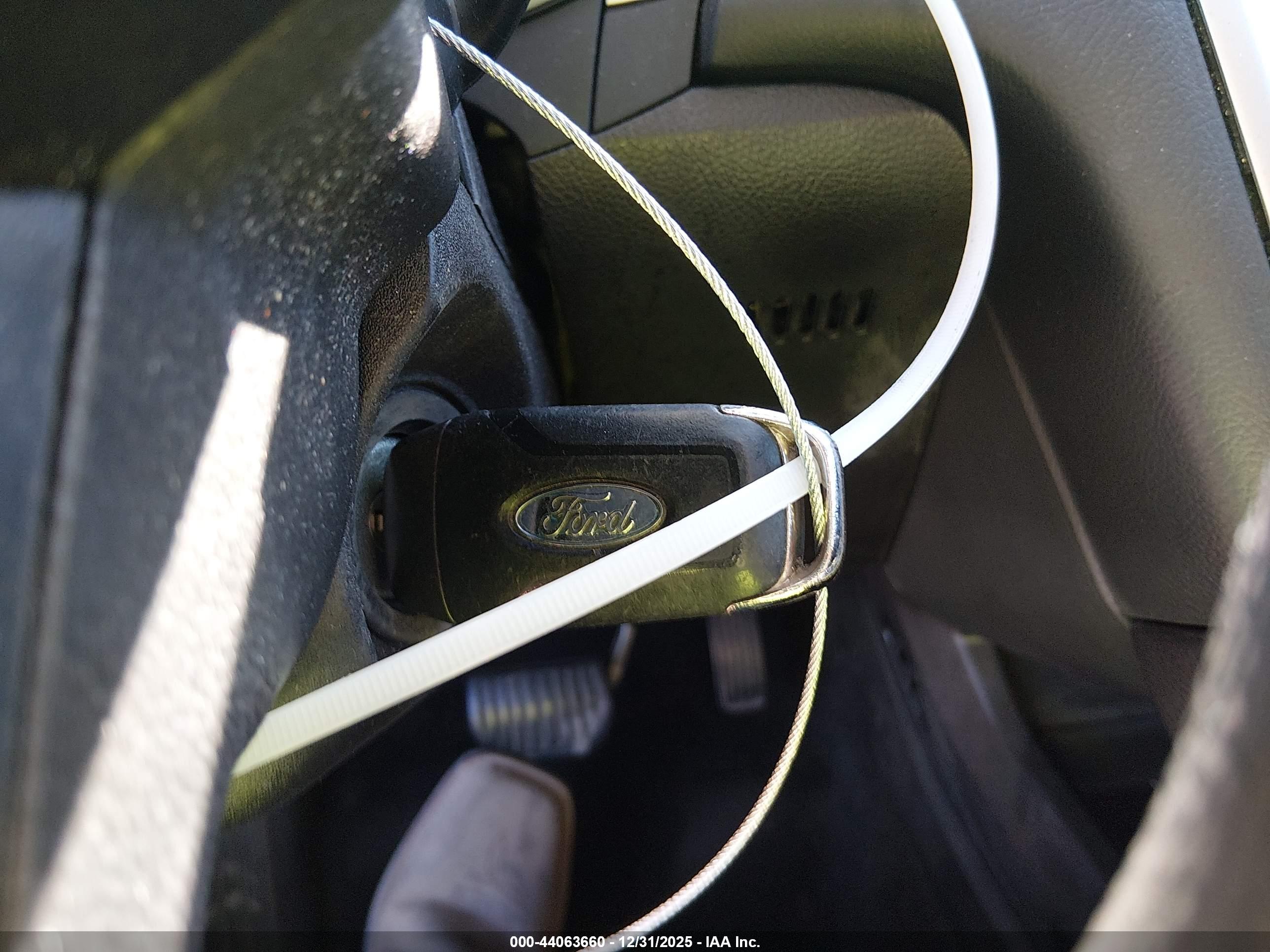 FORD FUSION image 11