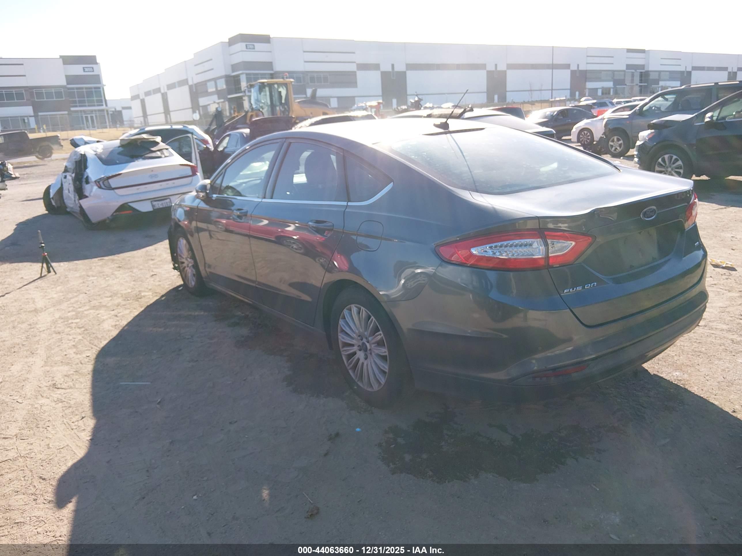 FORD FUSION image 3