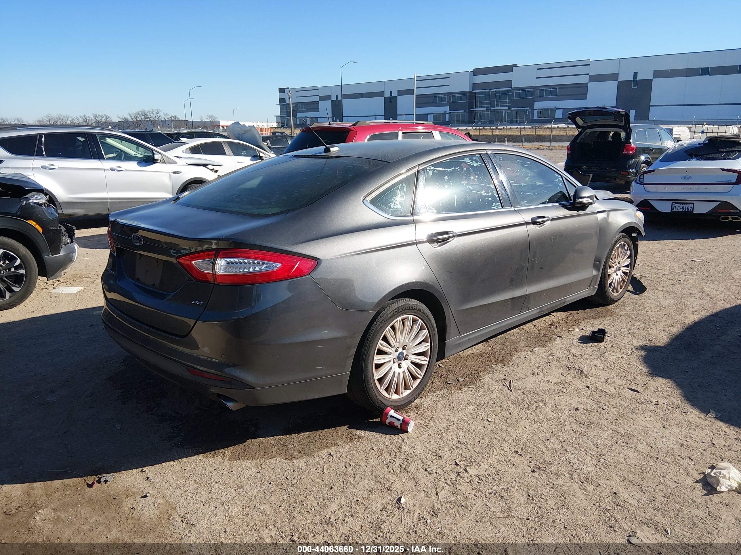 FORD FUSION image 4