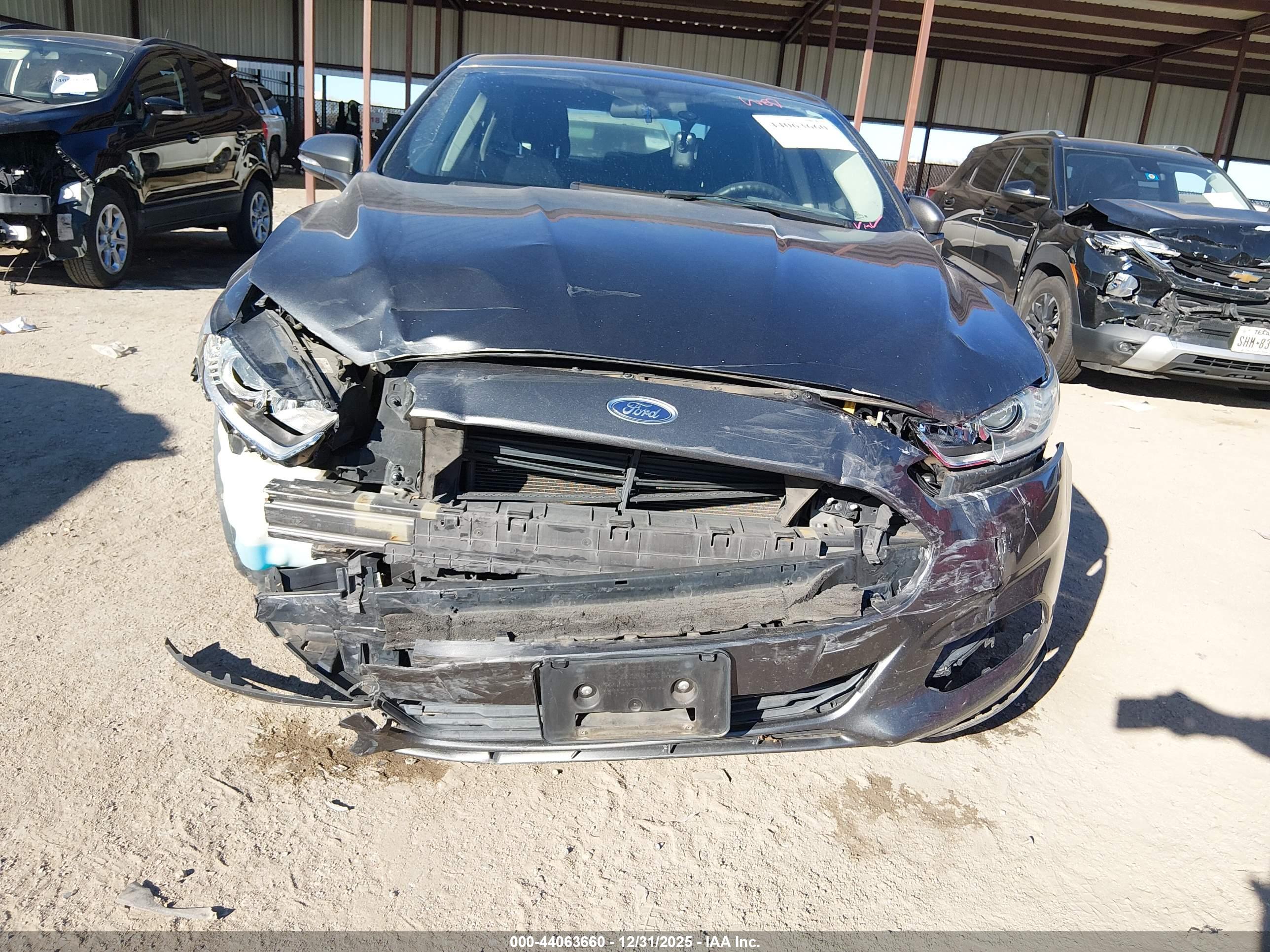 FORD FUSION image 6