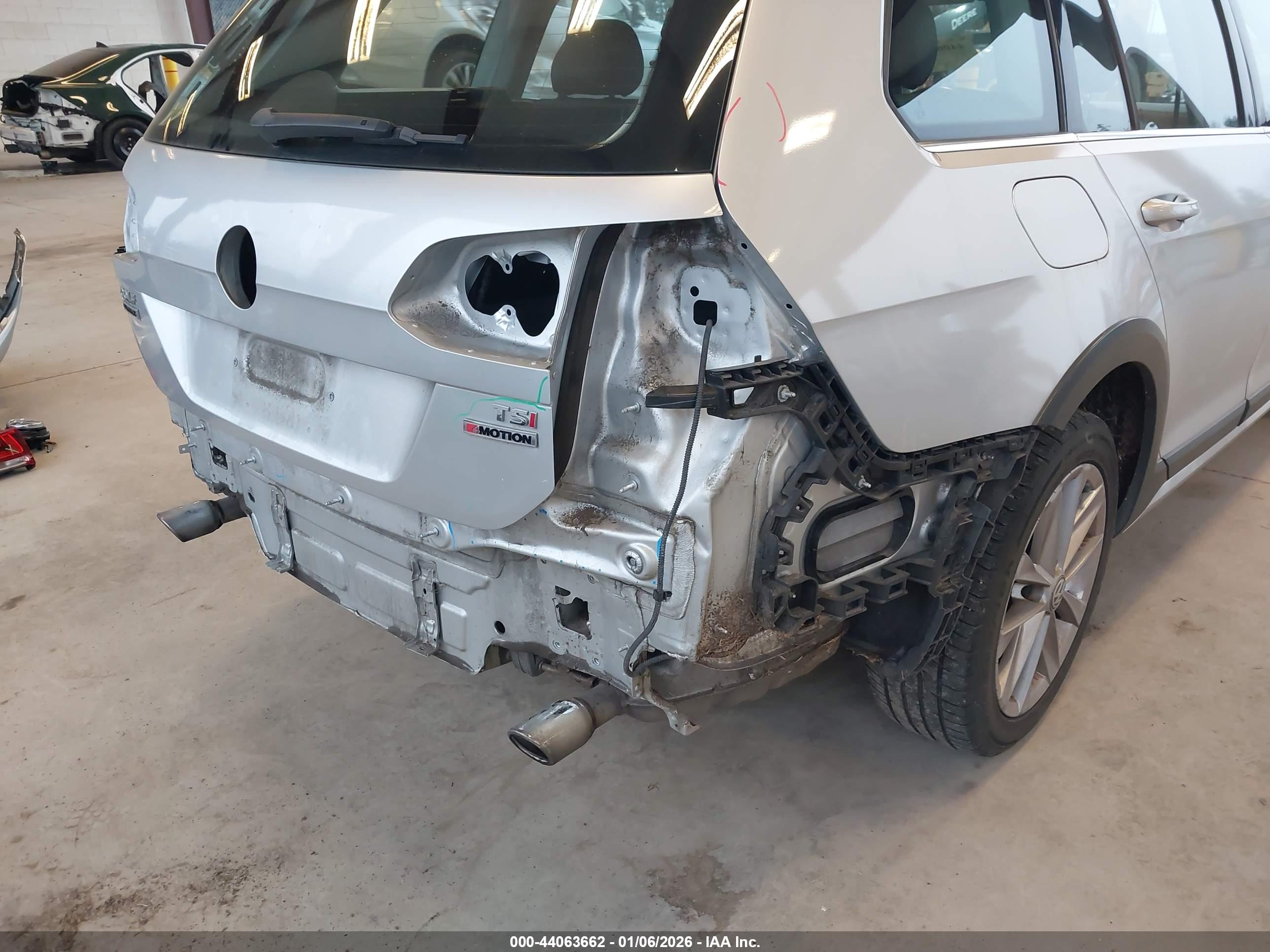 VOLKSWAGEN GOLF image 6