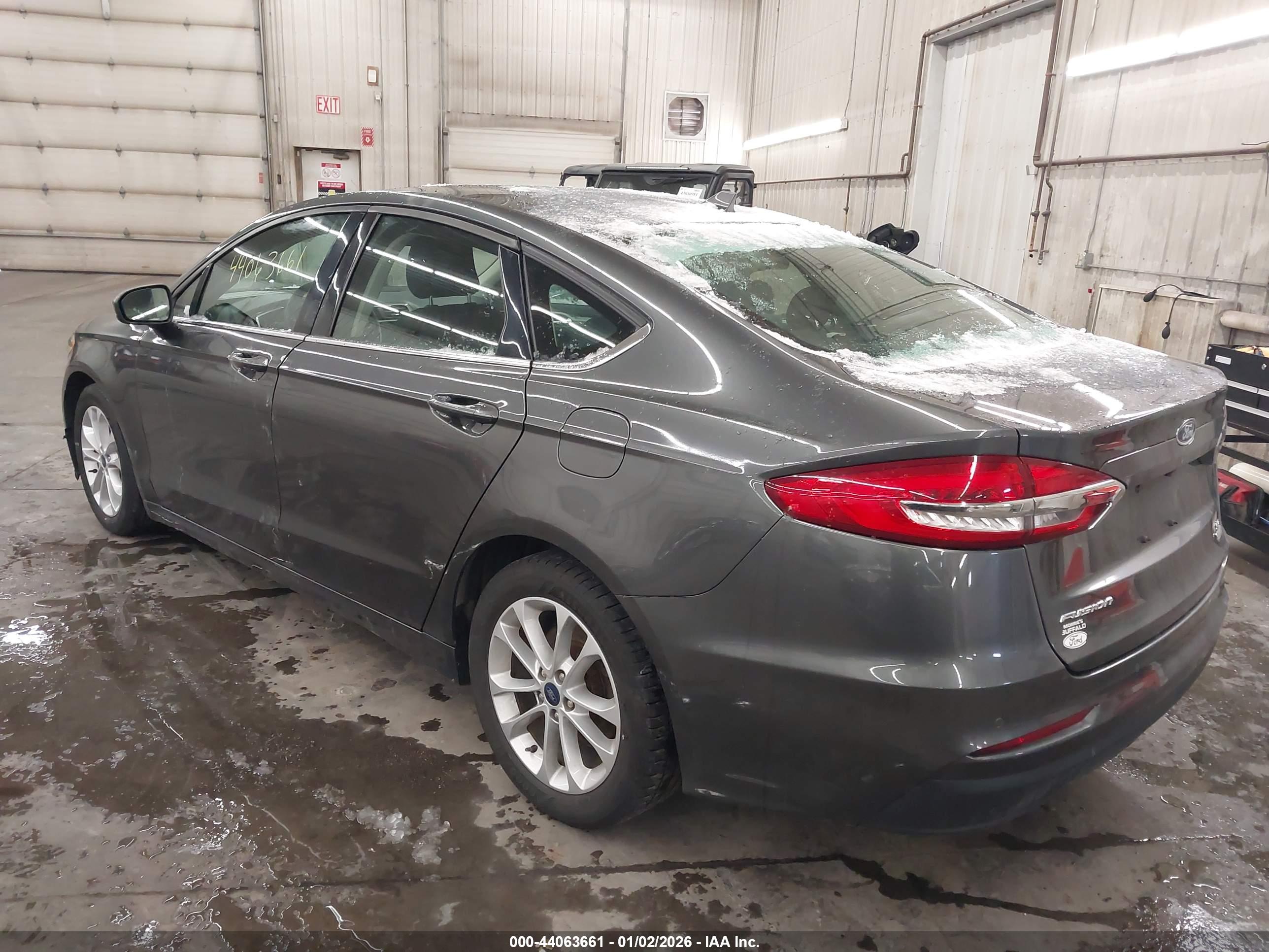 FORD FUSION image 3