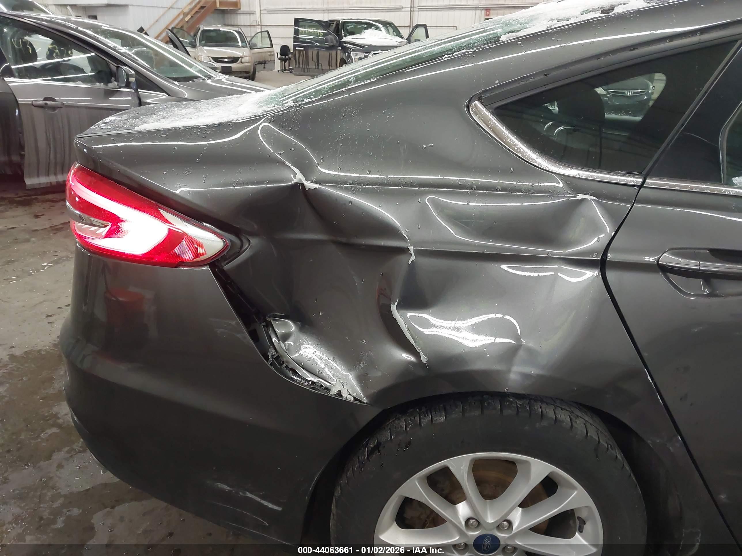 FORD FUSION image 6