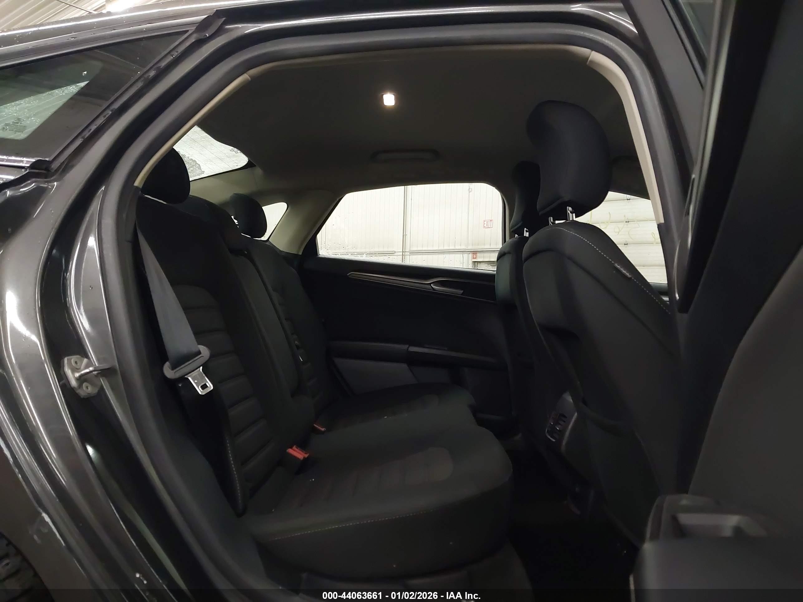 FORD FUSION image 8