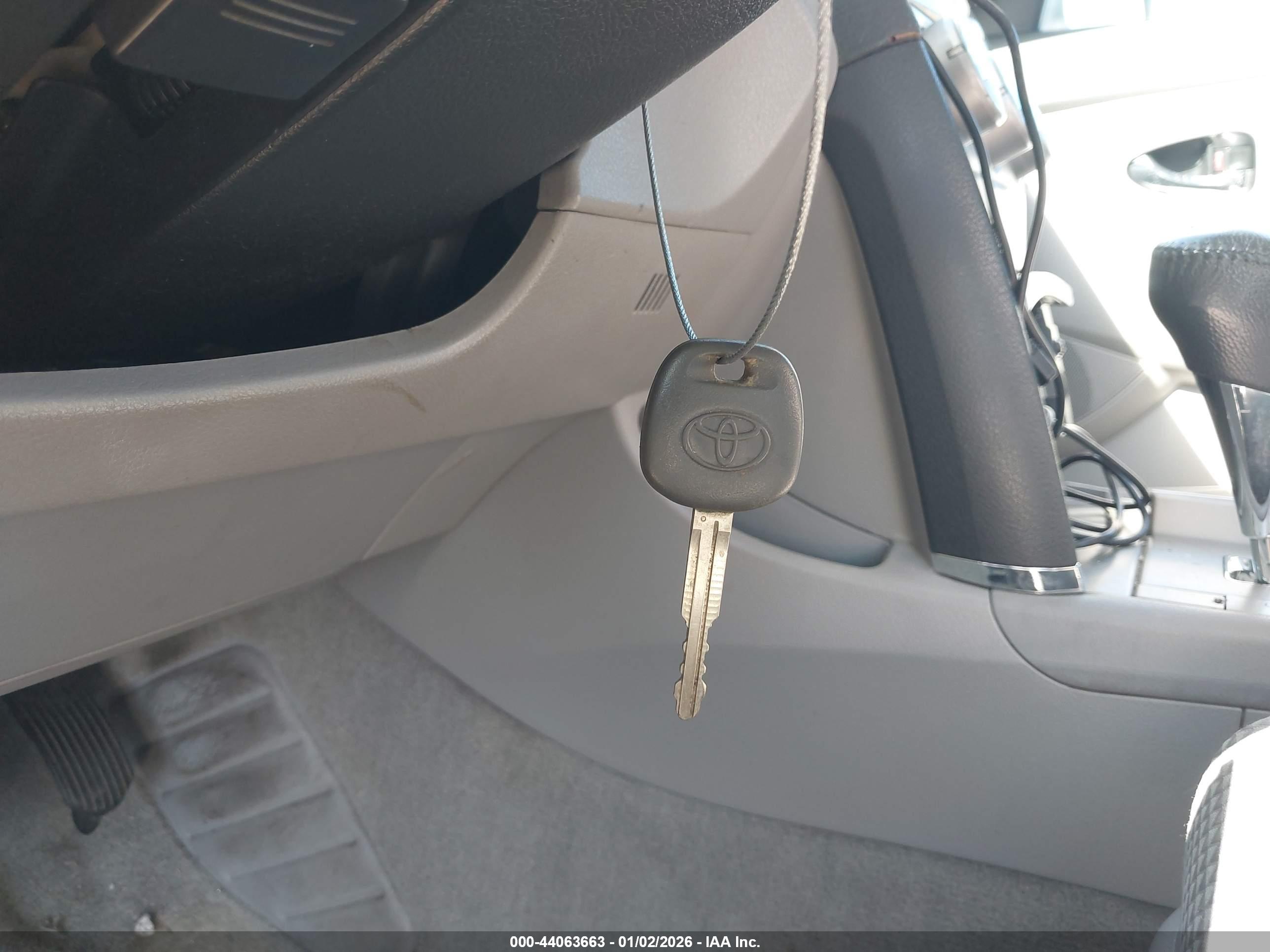TOYOTA CAMRY image 11