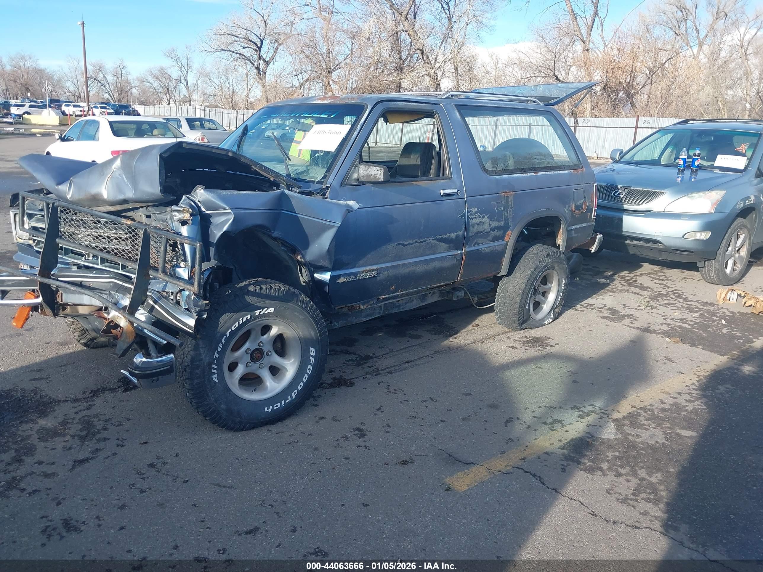 CHEVROLET BLAZER image 2