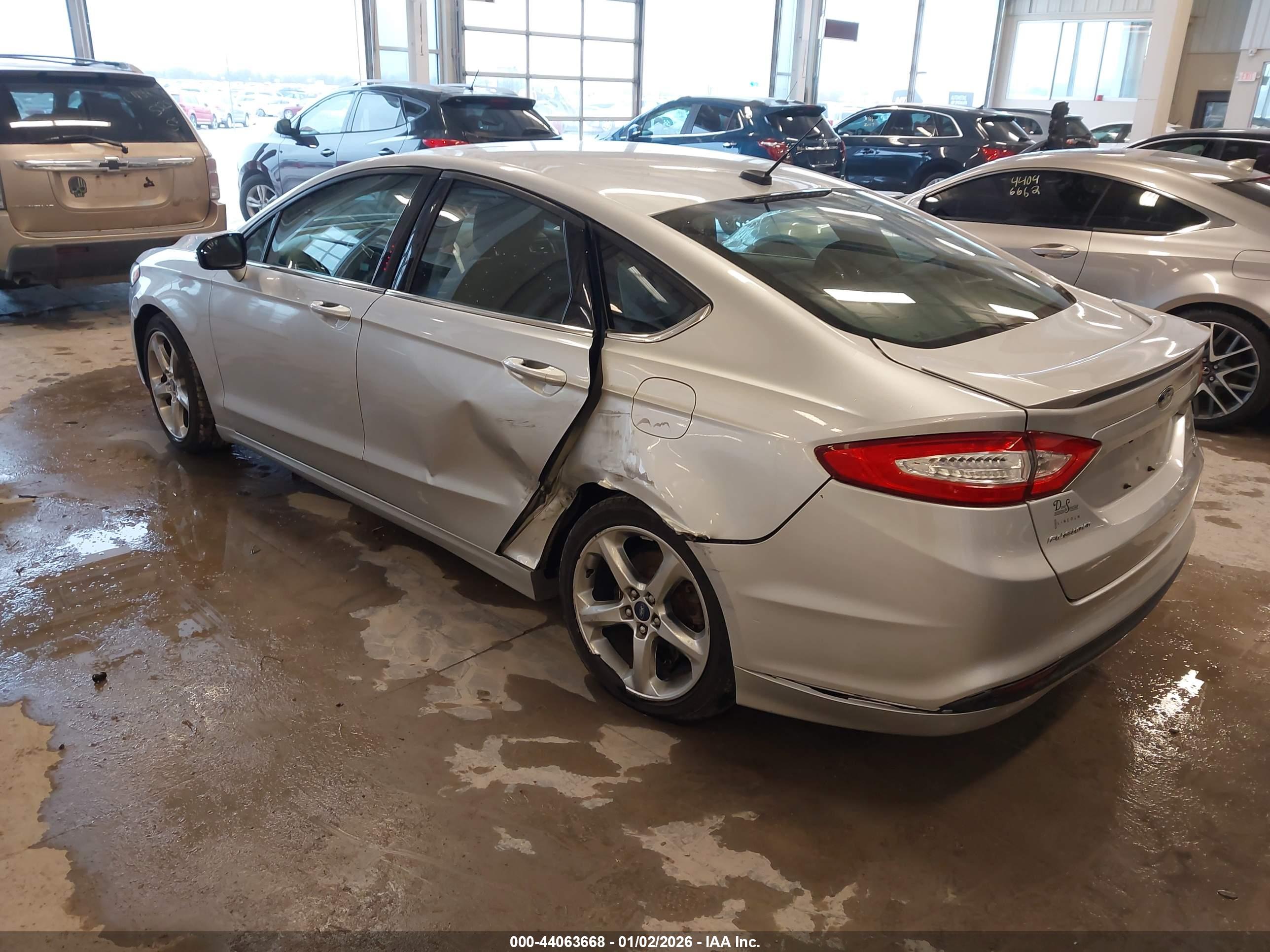 FORD FUSION image 3