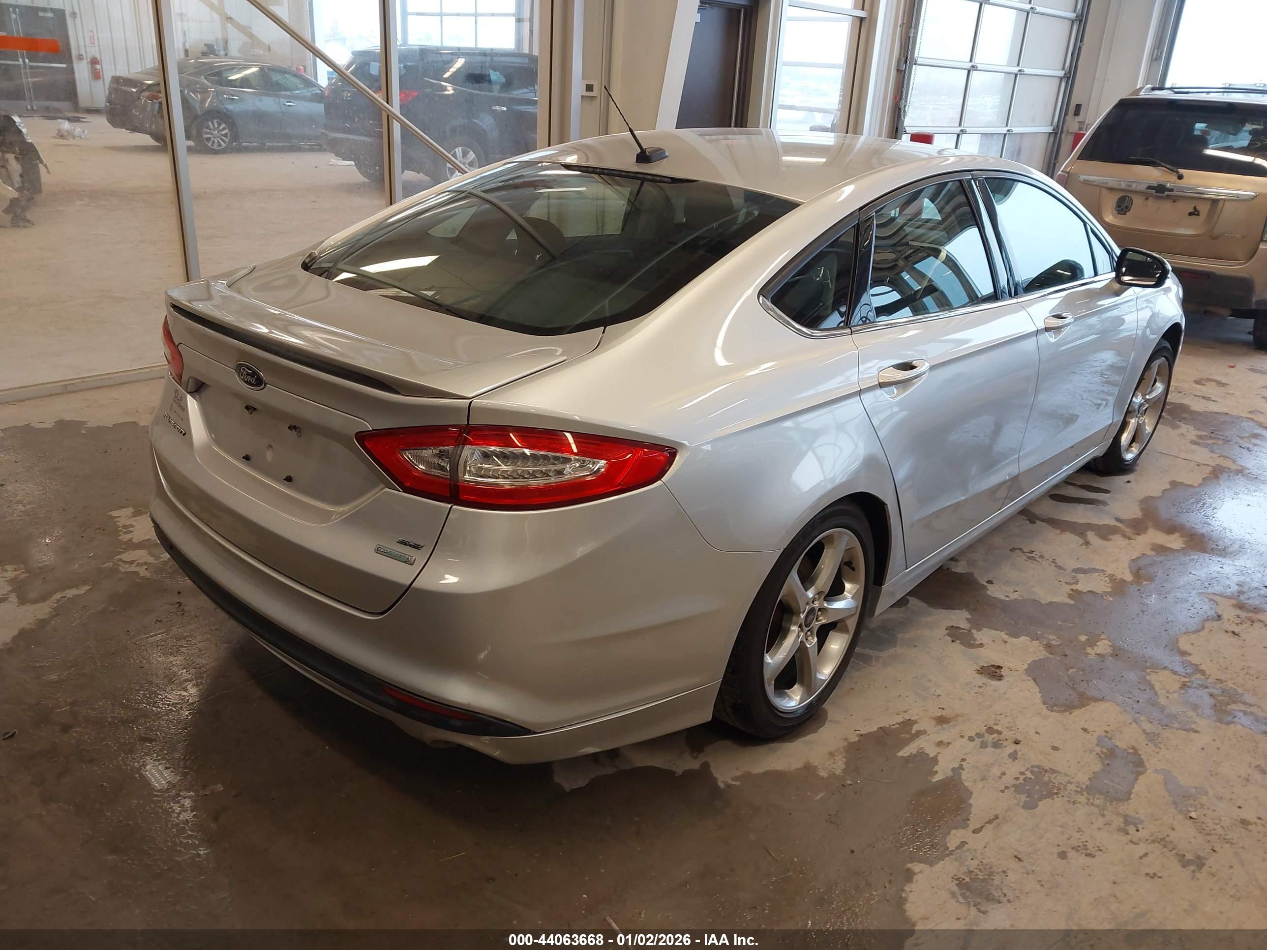 FORD FUSION image 4