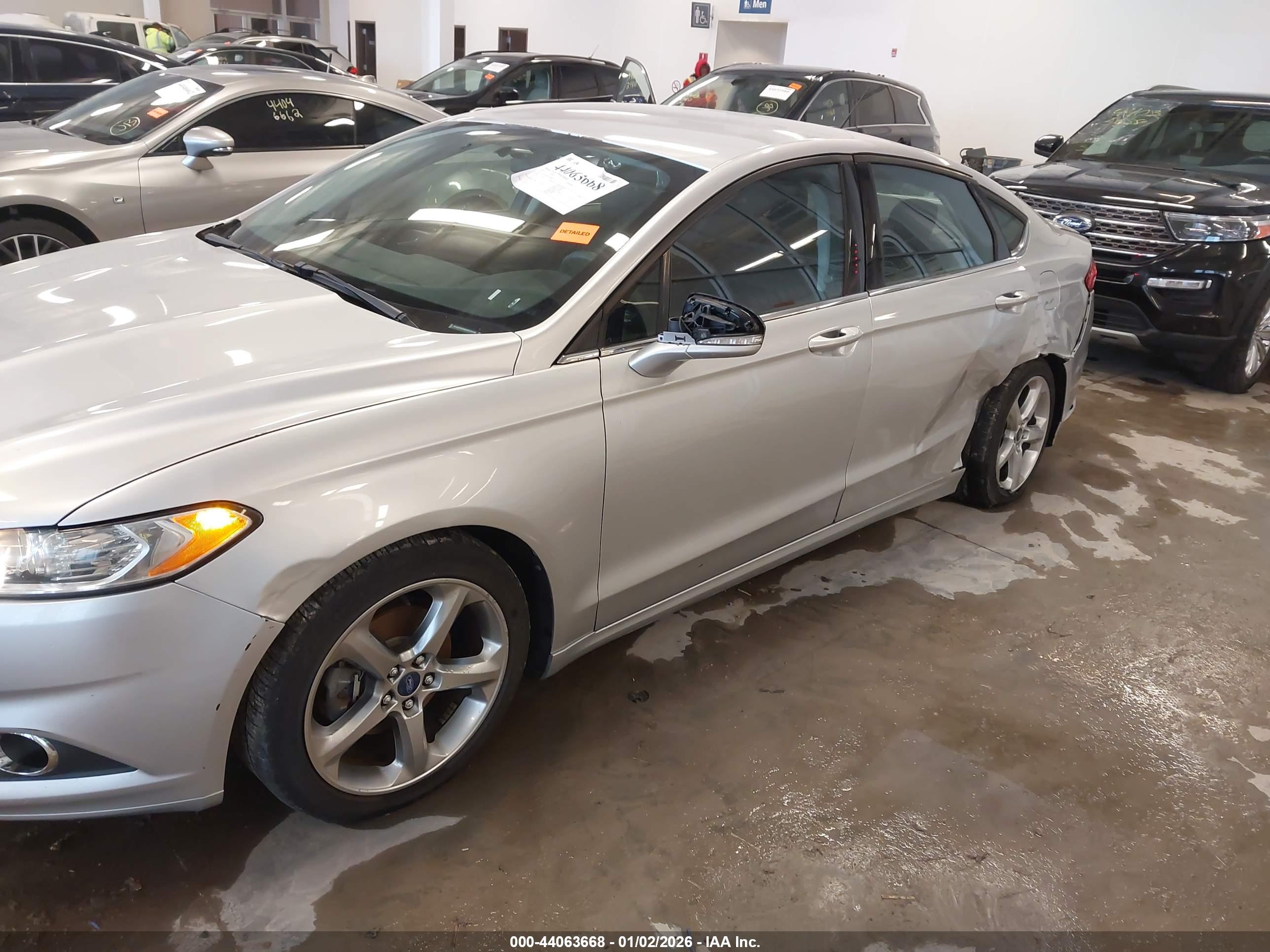 FORD FUSION image 6