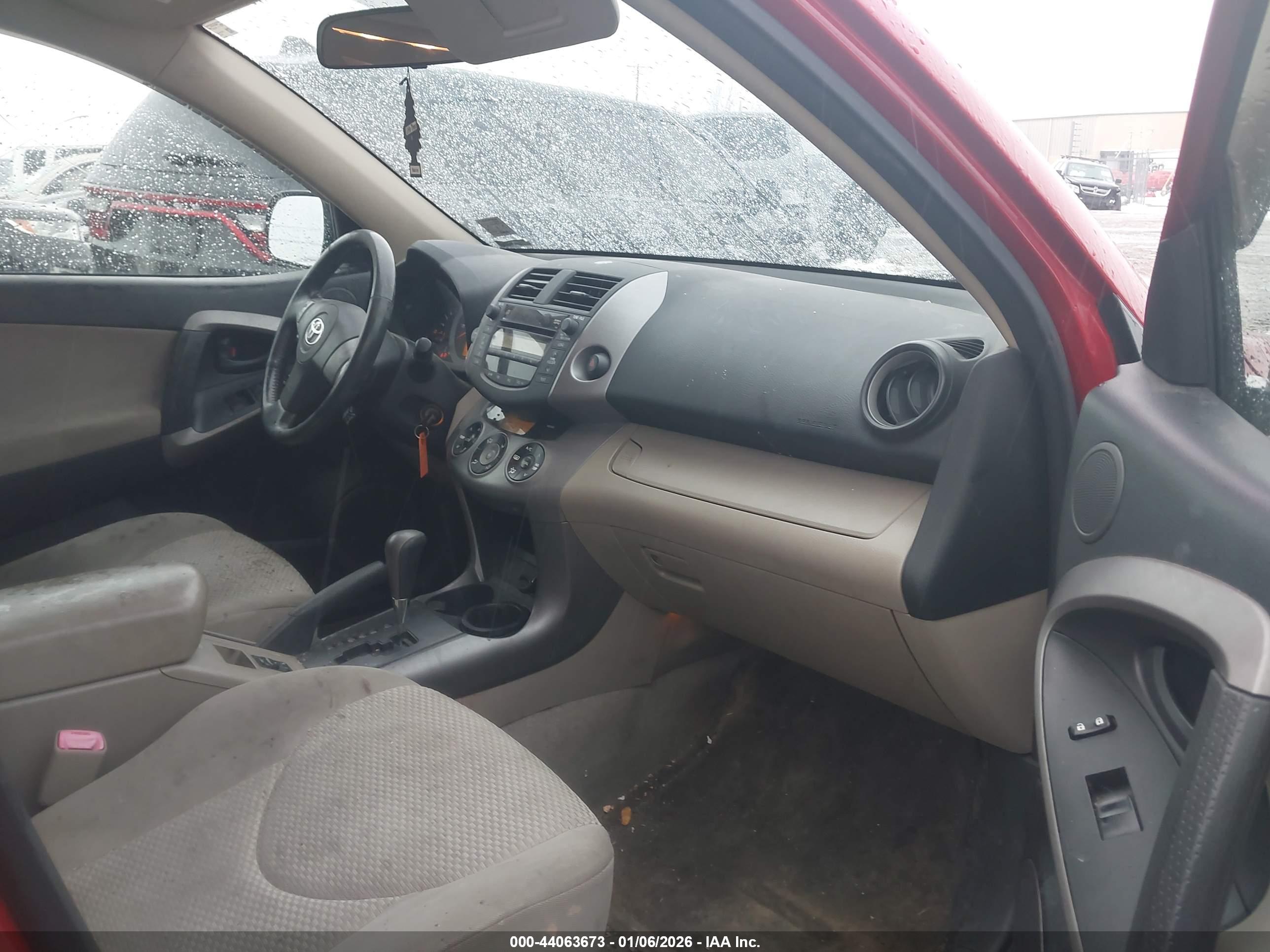 TOYOTA RAV4 image 5