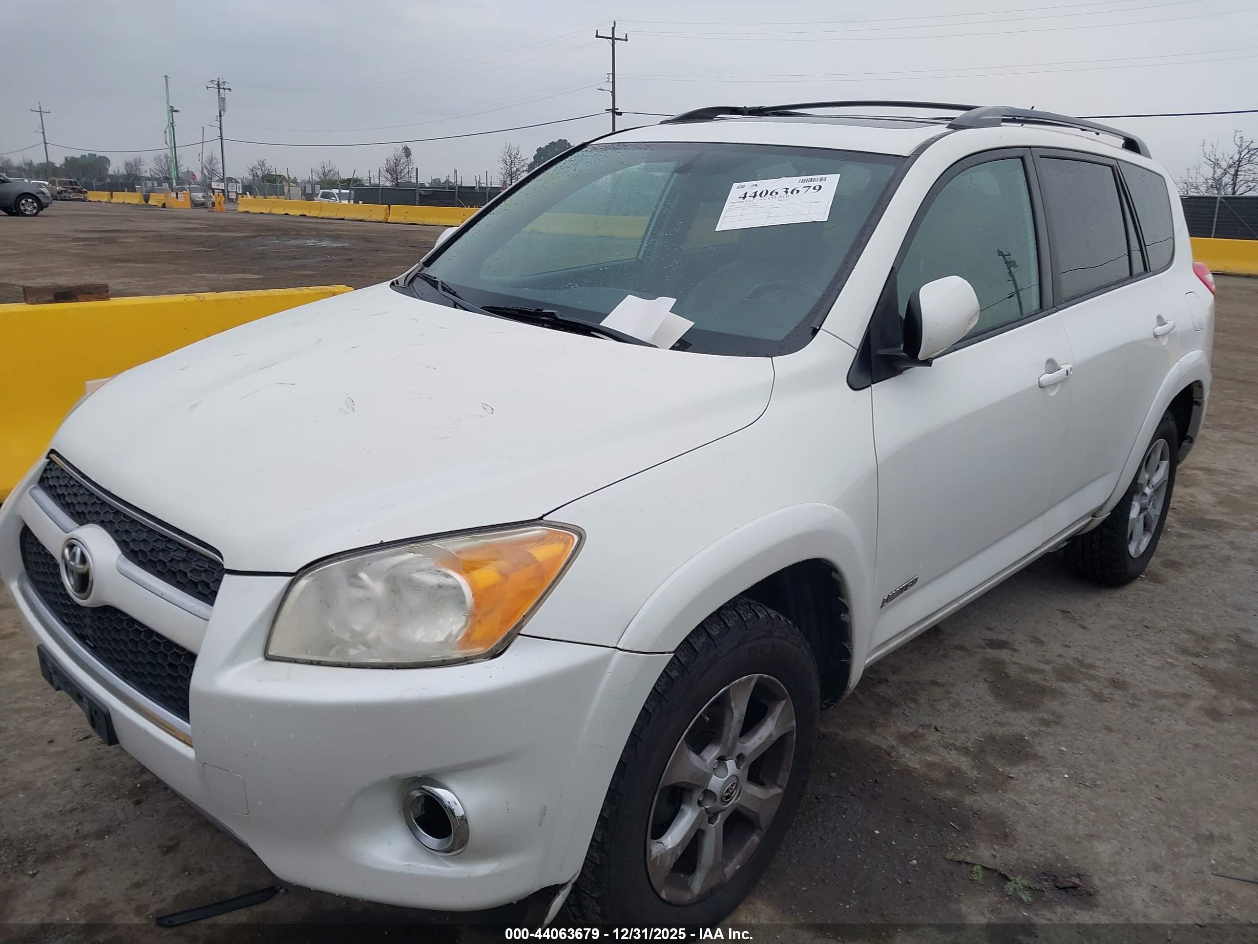 TOYOTA RAV4 image 6