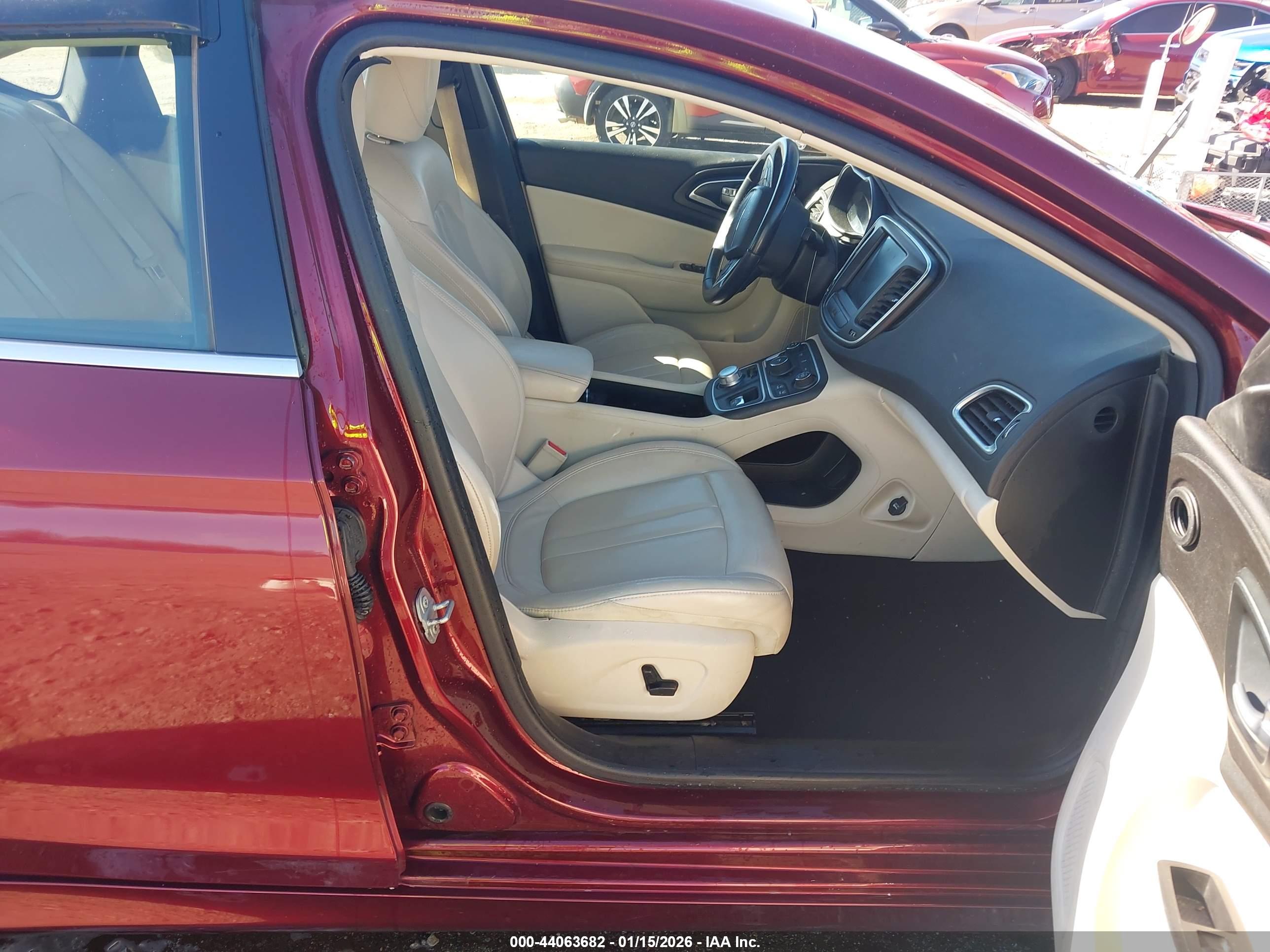 CHRYSLER 200 image 5